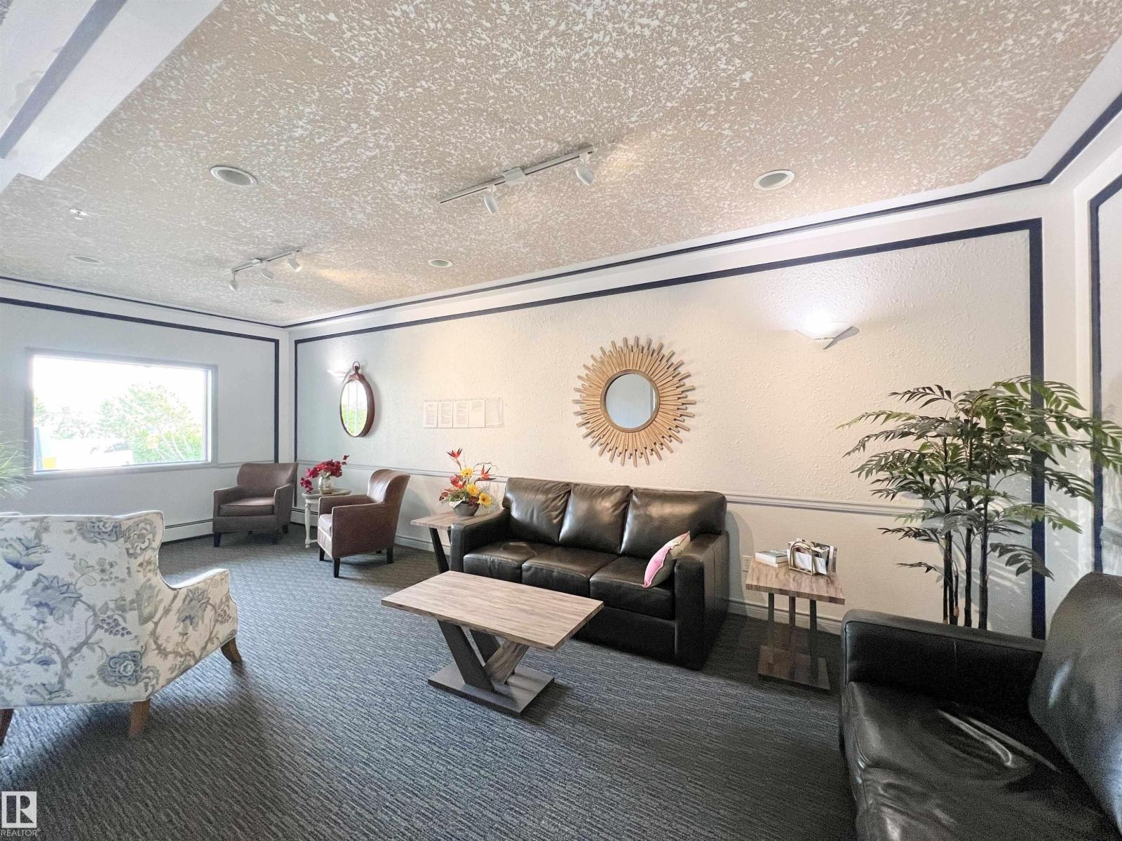 #110 10511 42 Av Nw Property Photo 9