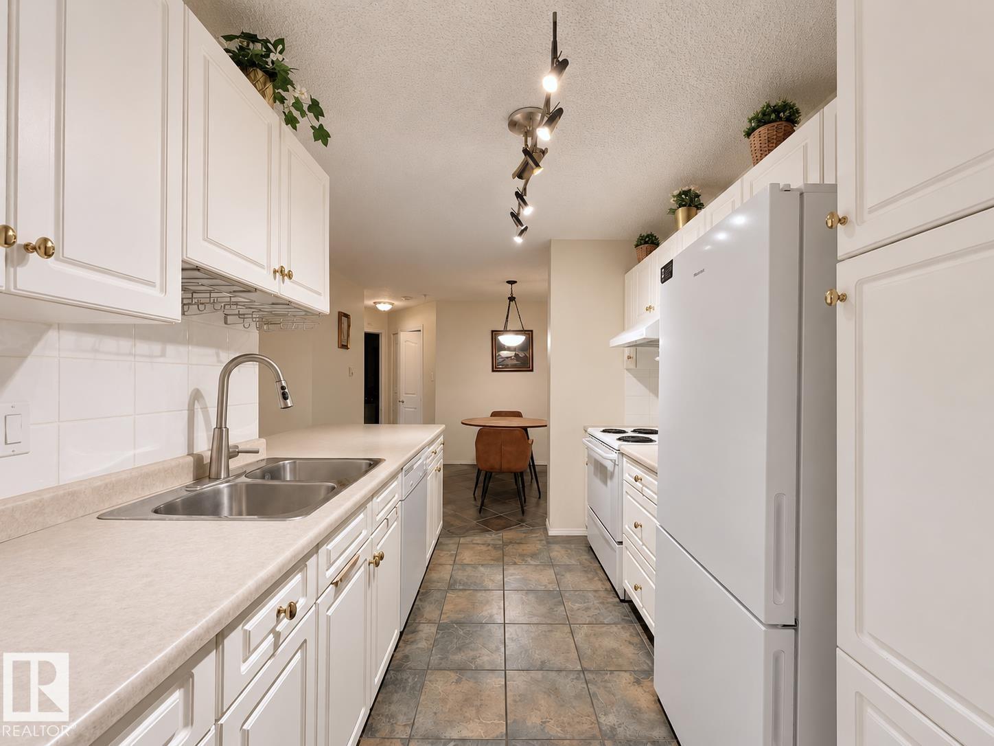 #110 10511 42 Av Nw Property Photo 16