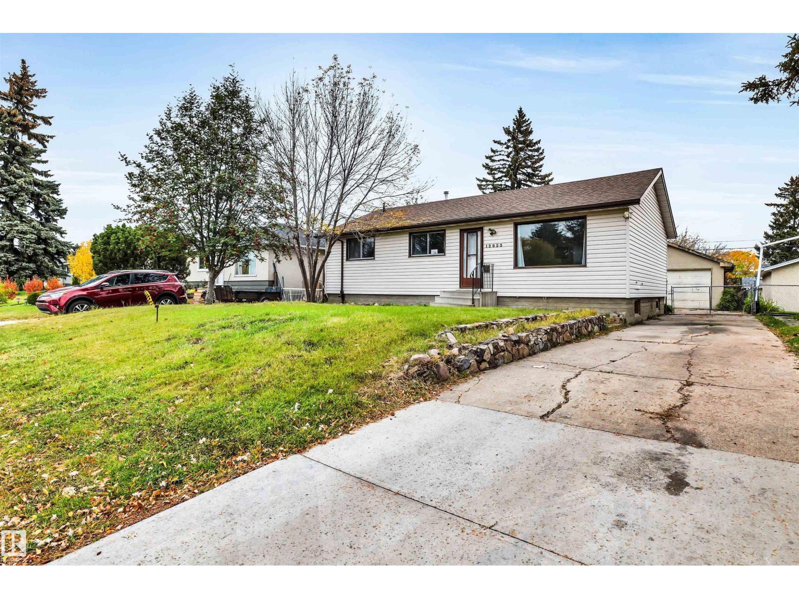 12823 94 St Nw Property Photo 1