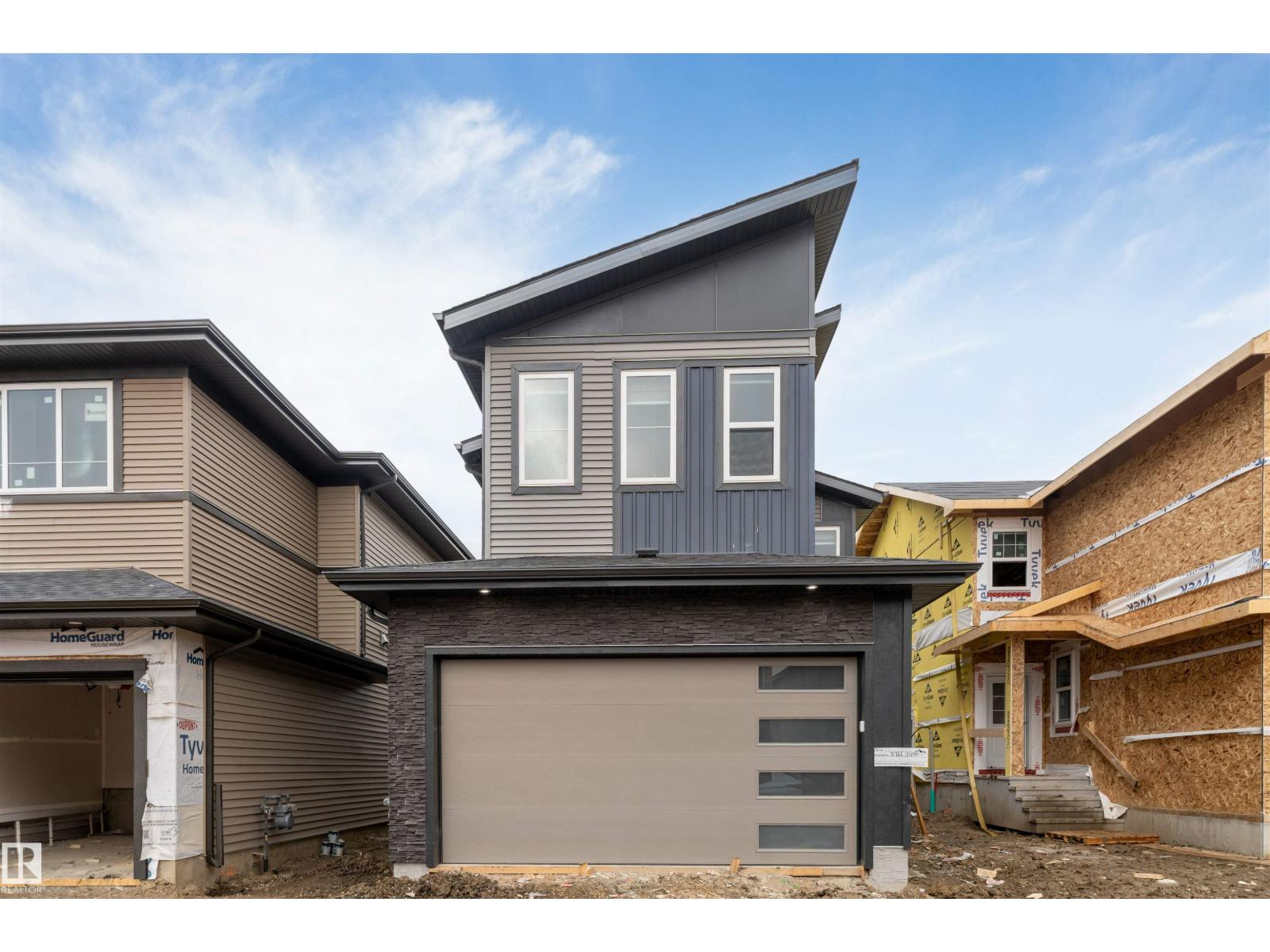 3912 39 Av Property Photo 2