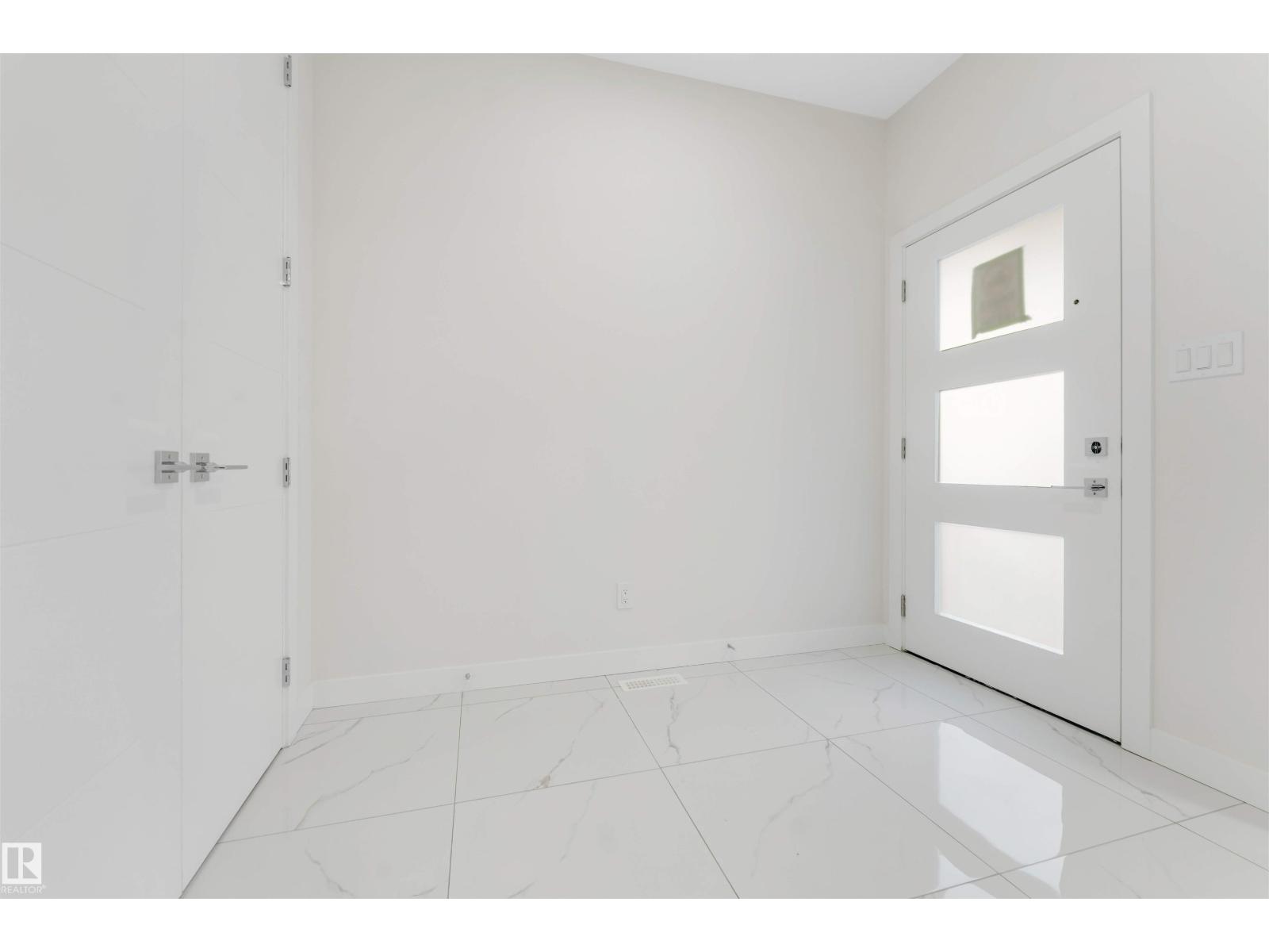 3912 39 Av Property Photo 8