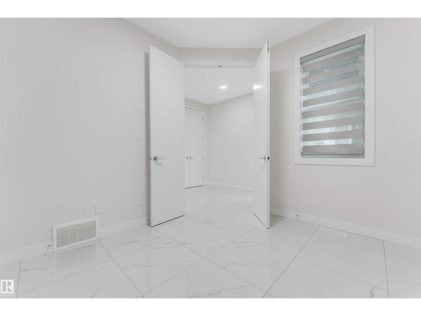 3912 39 Av Property Photo 9