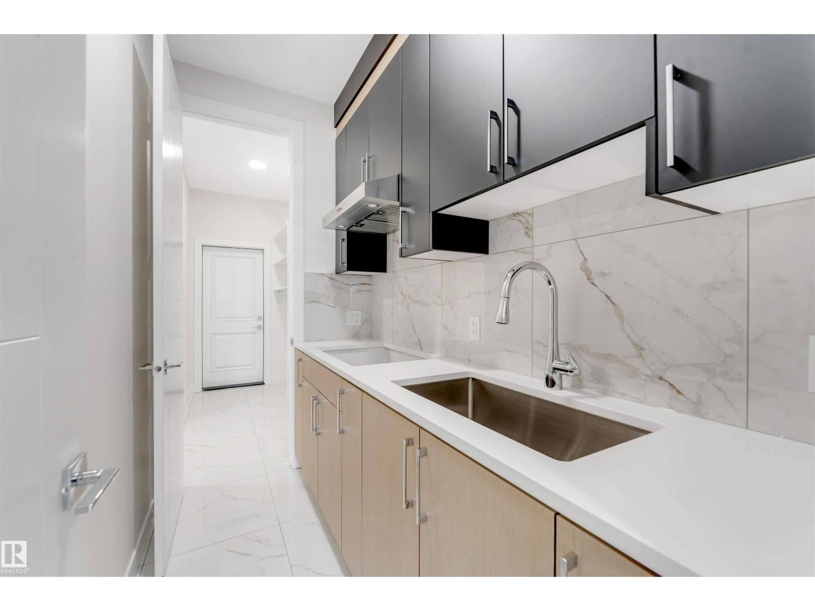 3912 39 Av Property Photo 14