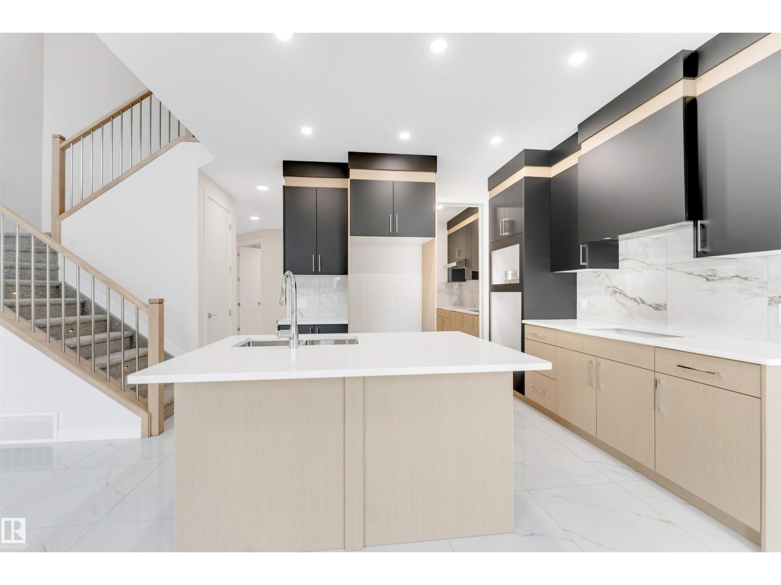 3912 39 Av Property Photo 15