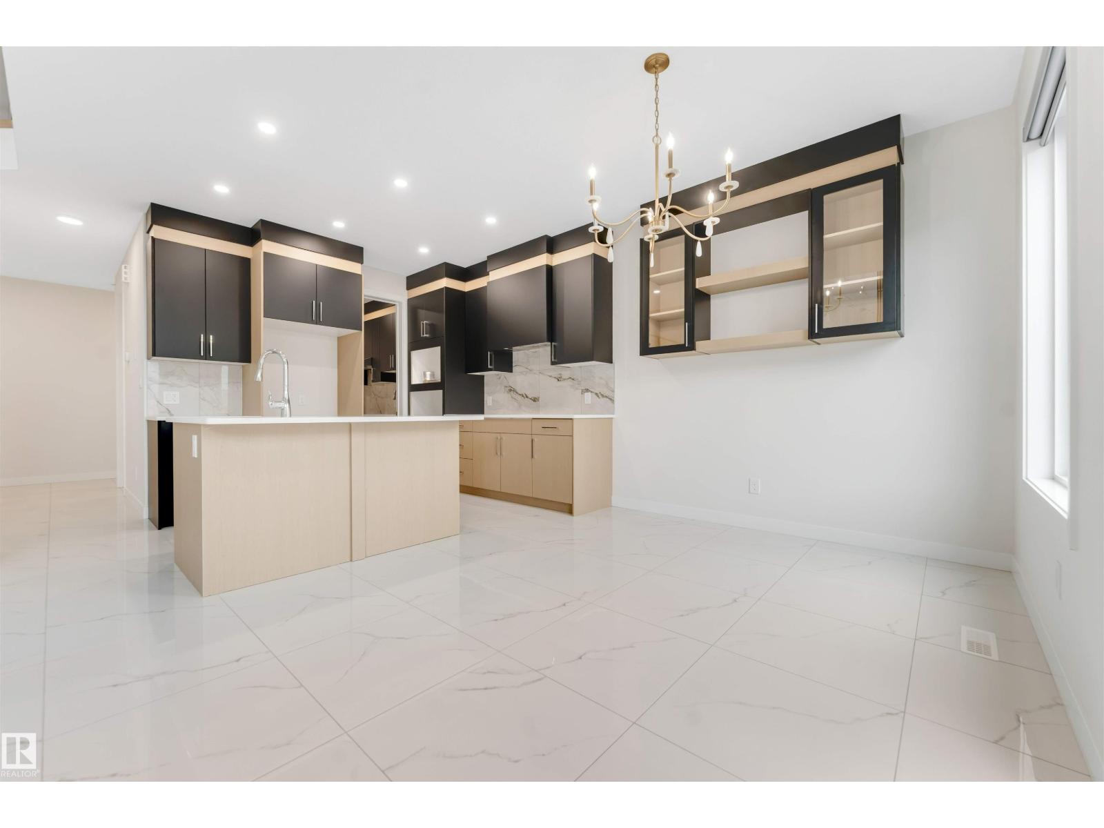 3912 39 Av Property Photo 16