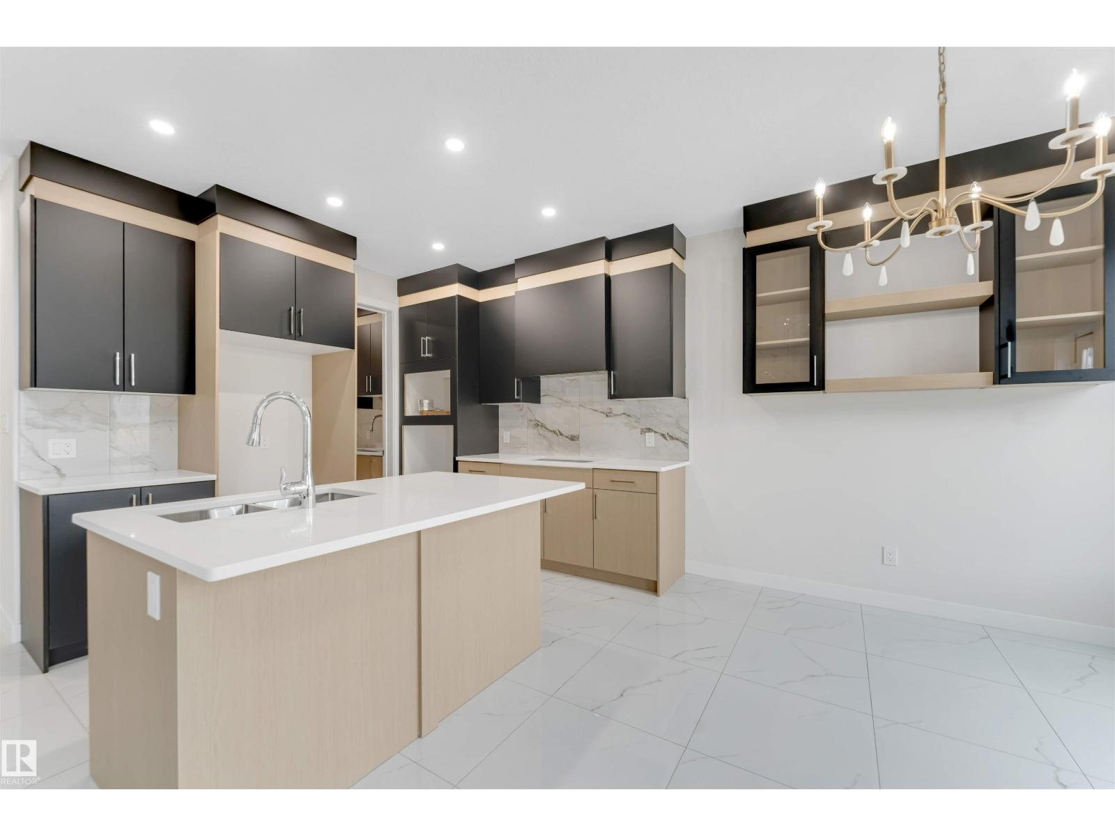 3912 39 Av Property Photo 17