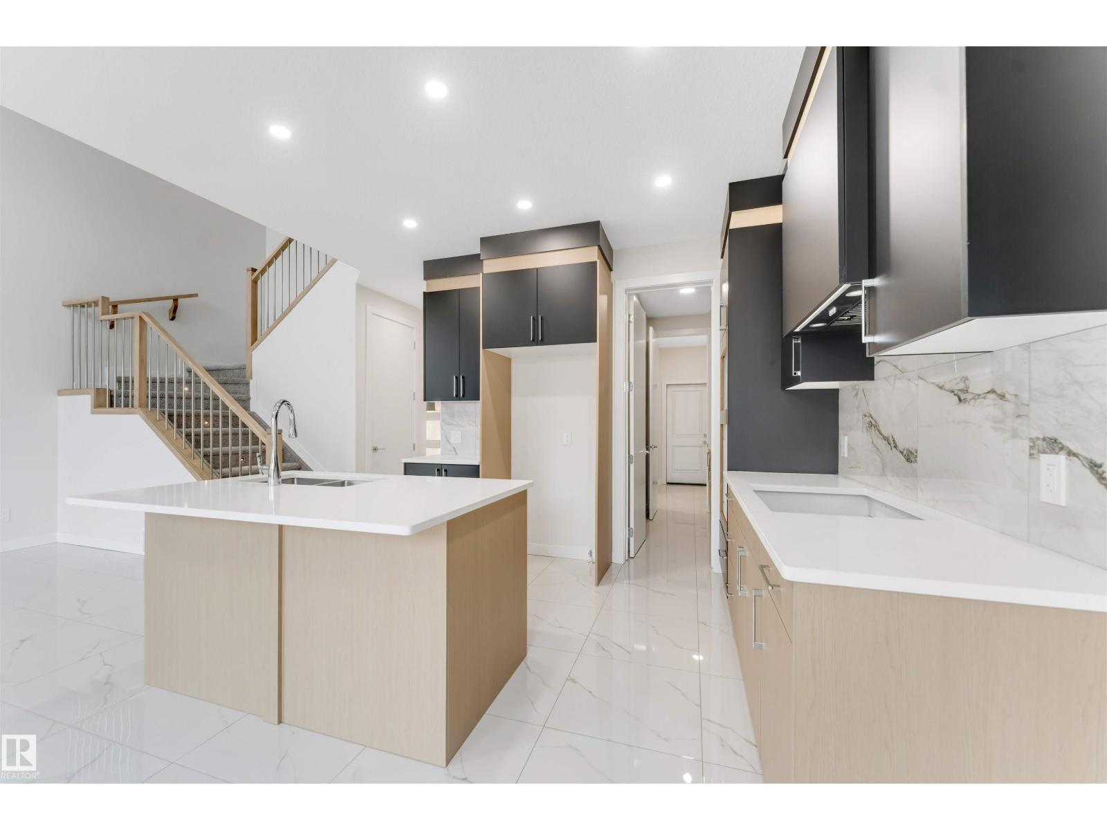 3912 39 Av Property Photo 18