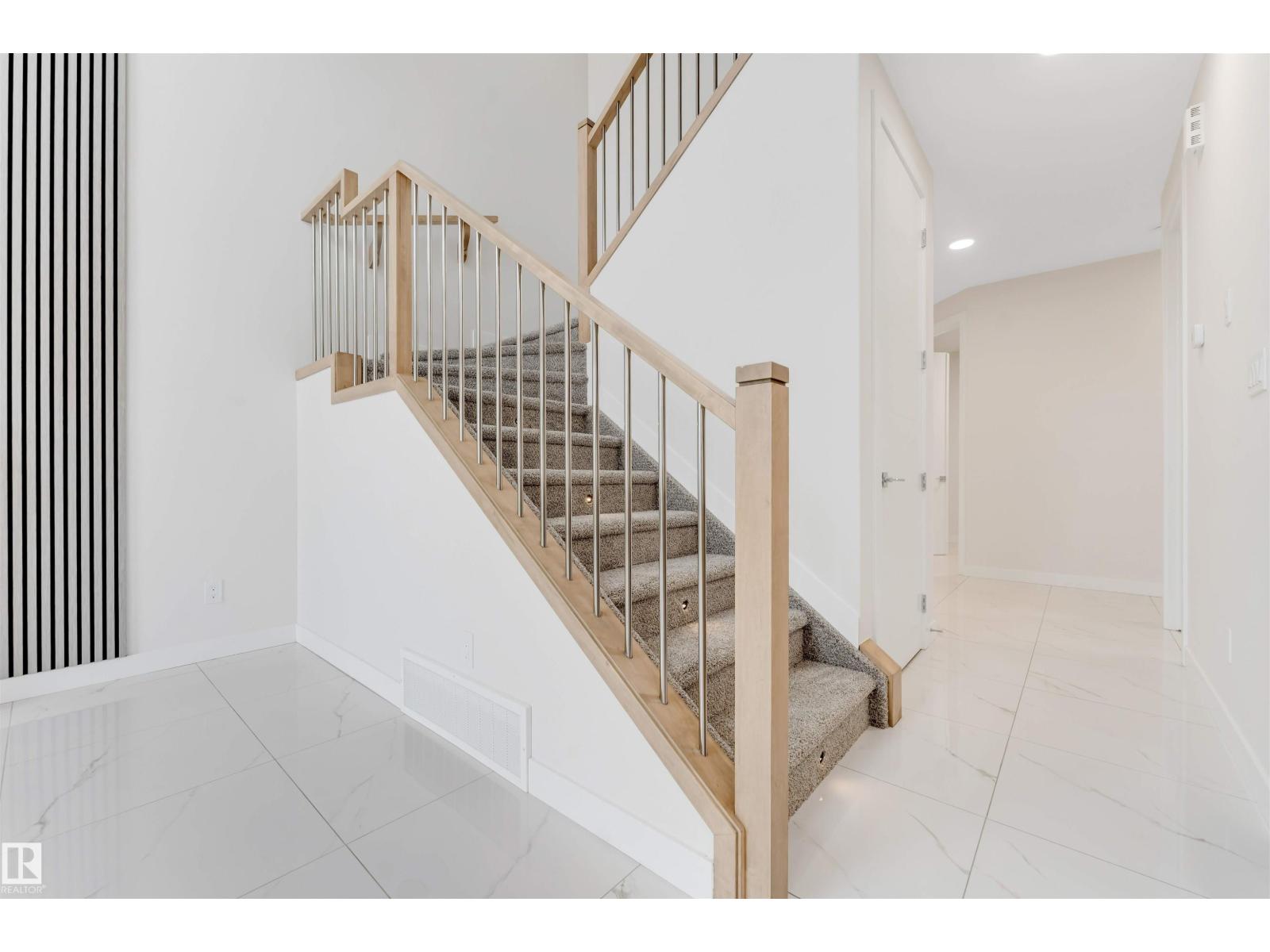 3912 39 Av Property Photo 24