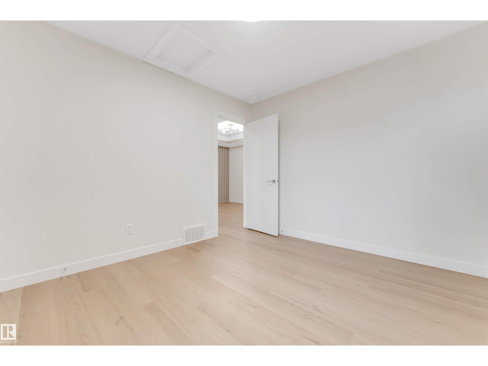 3912 39 Av Property Photo 33