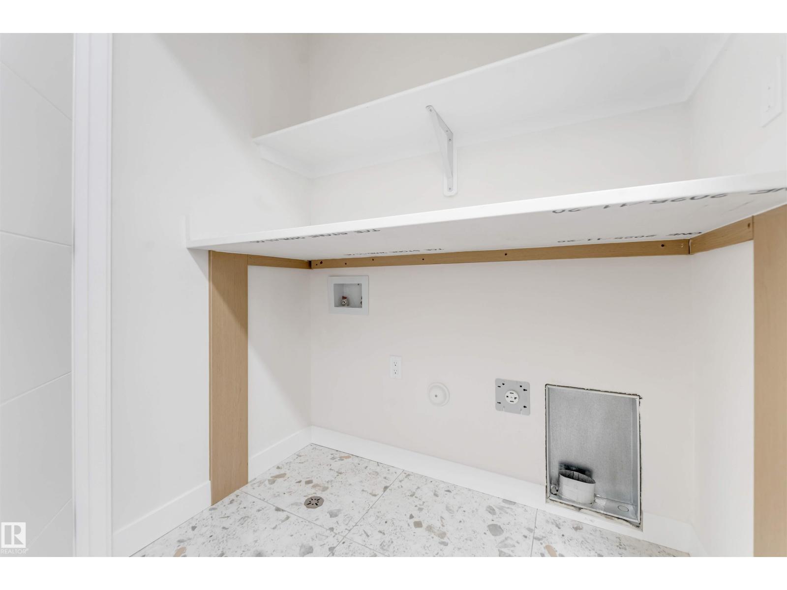 3912 39 Av Property Photo 41