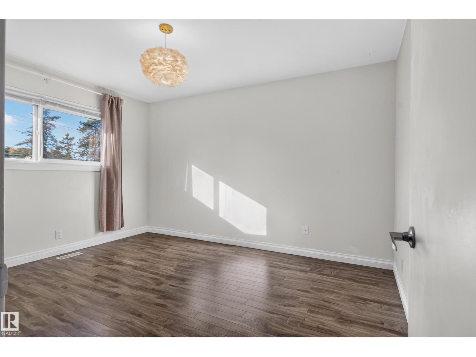 9814 79 St Nw Nw Property Photo 14