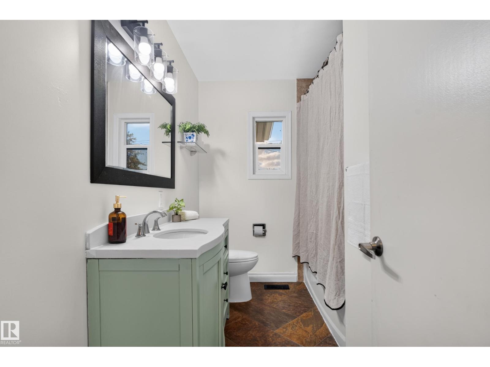 9814 79 St Nw Nw Property Photo 16