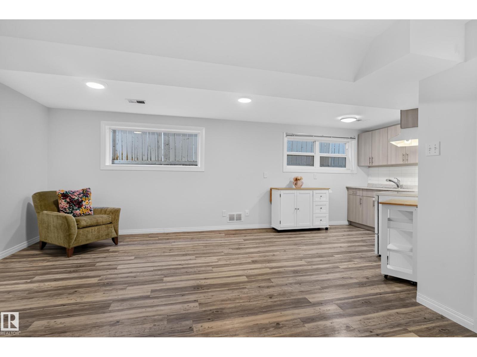 9814 79 St Nw Nw Property Photo 17