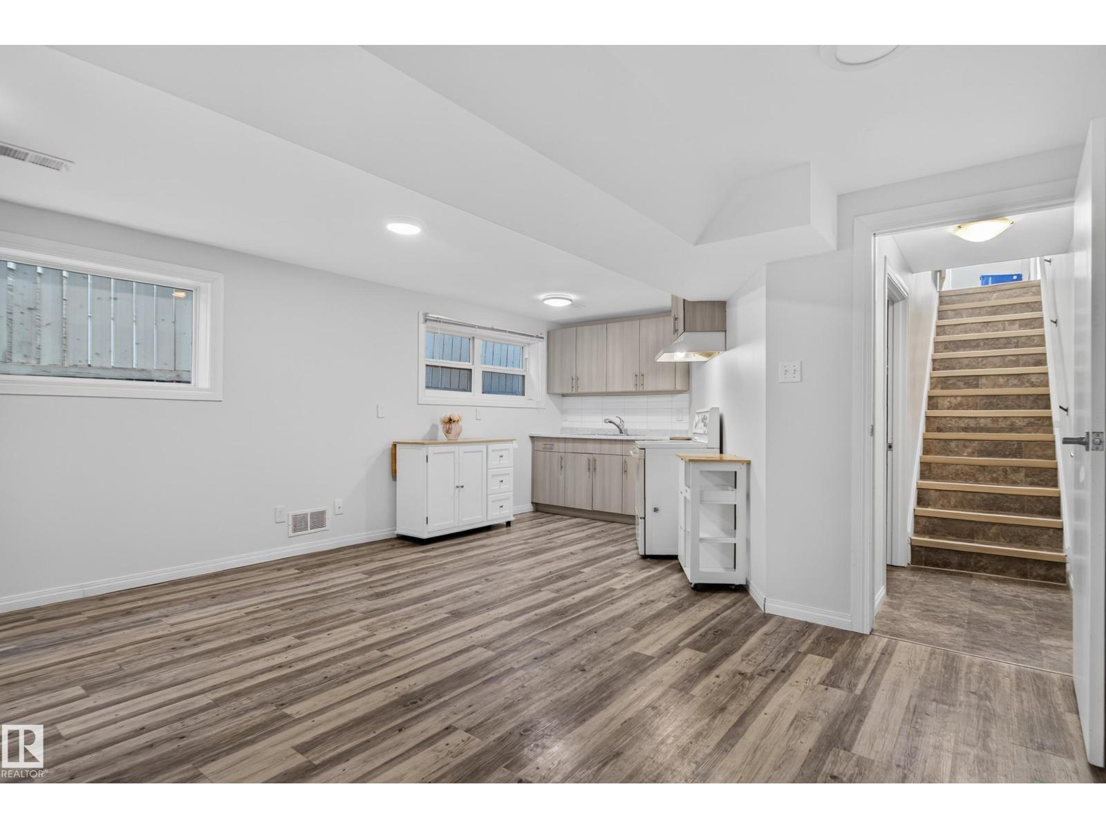 9814 79 St Nw Nw Property Photo 19