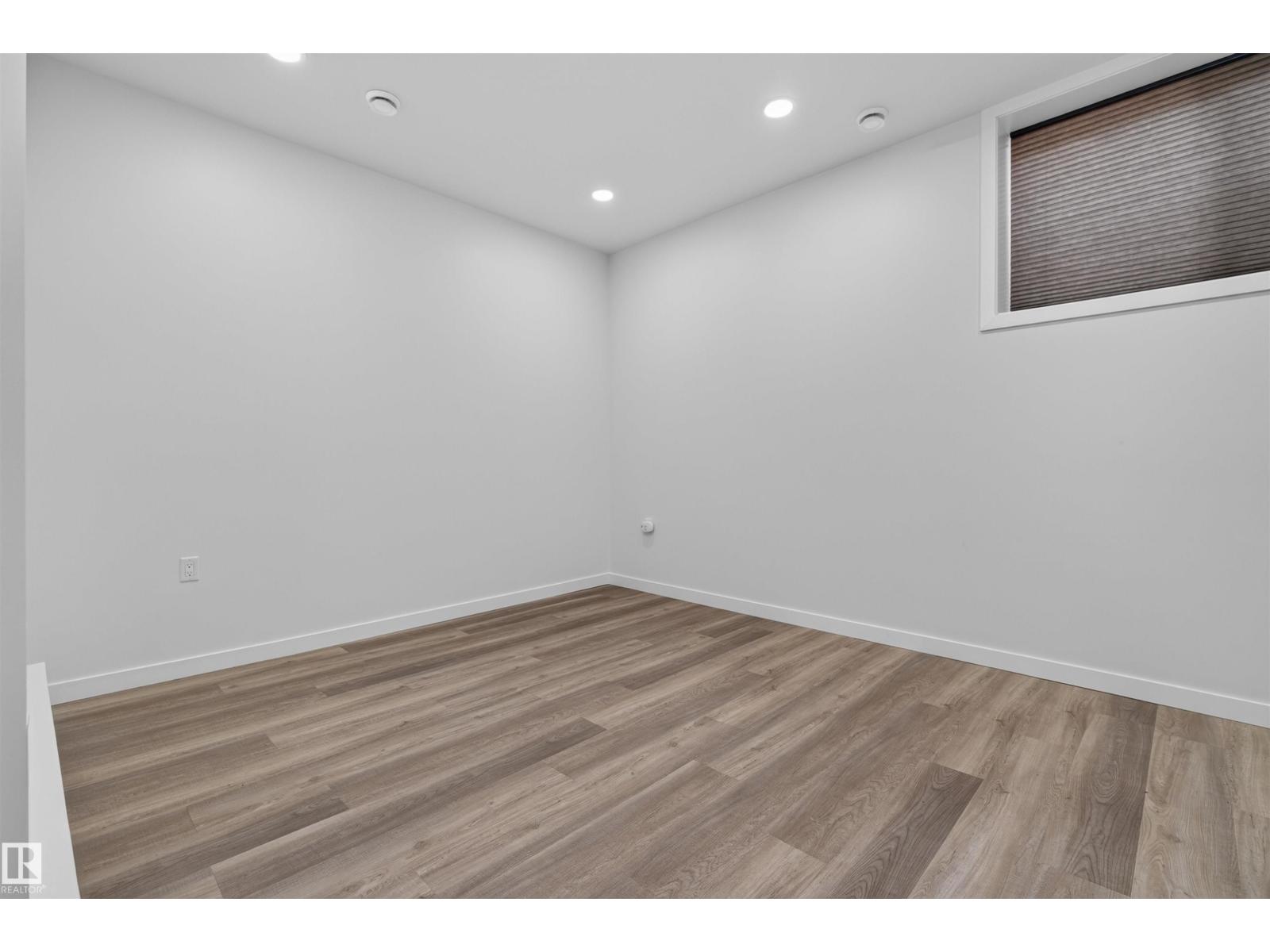 9314 107a Av Nw Property Photo 22