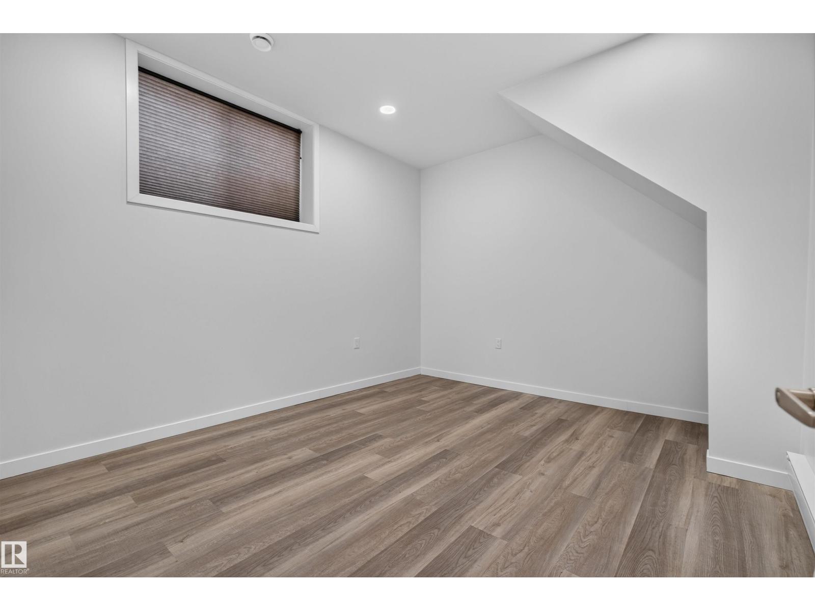 9314 107a Av Nw Property Photo 24