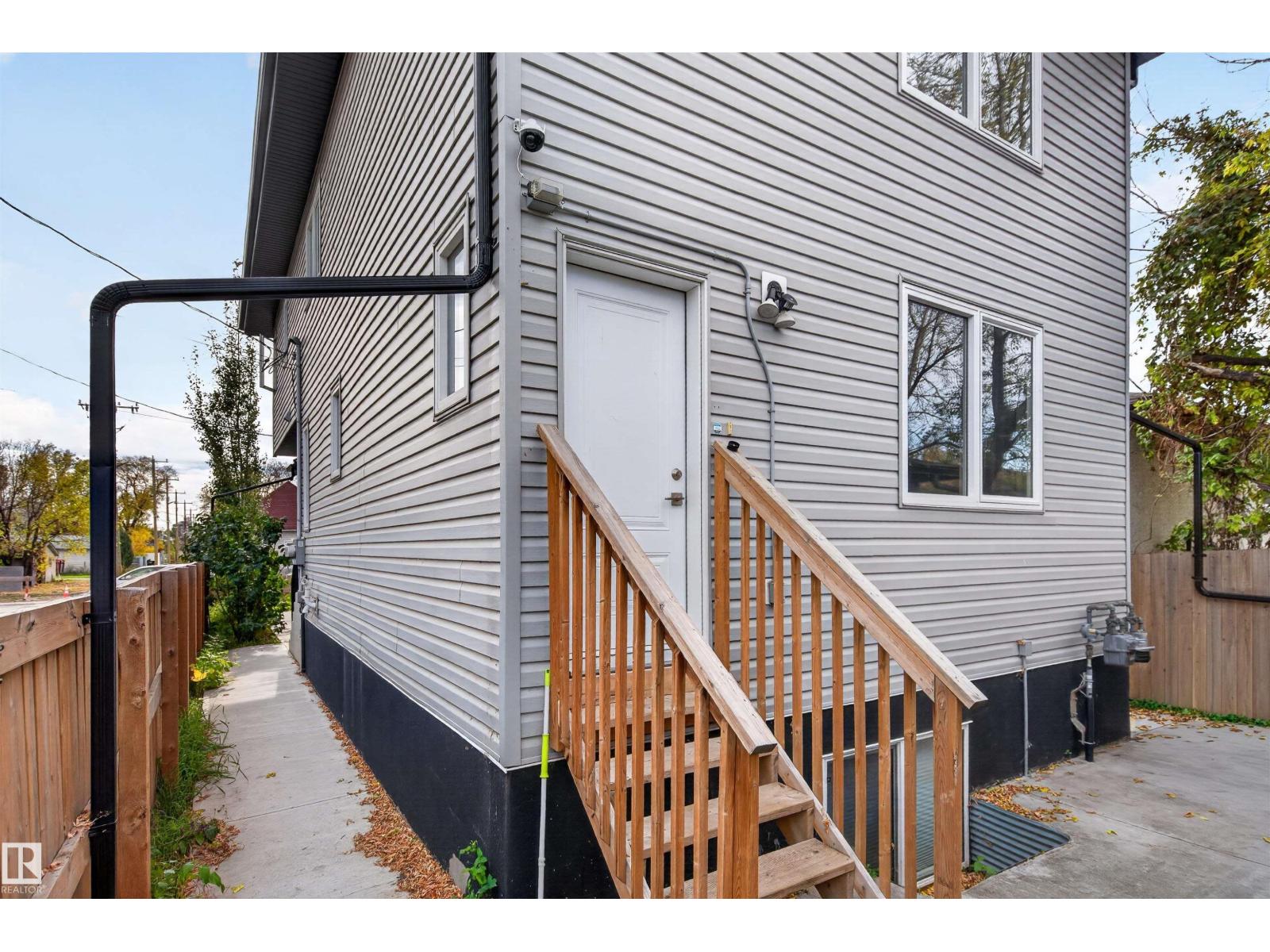 9314 107a Av Nw Property Photo 28