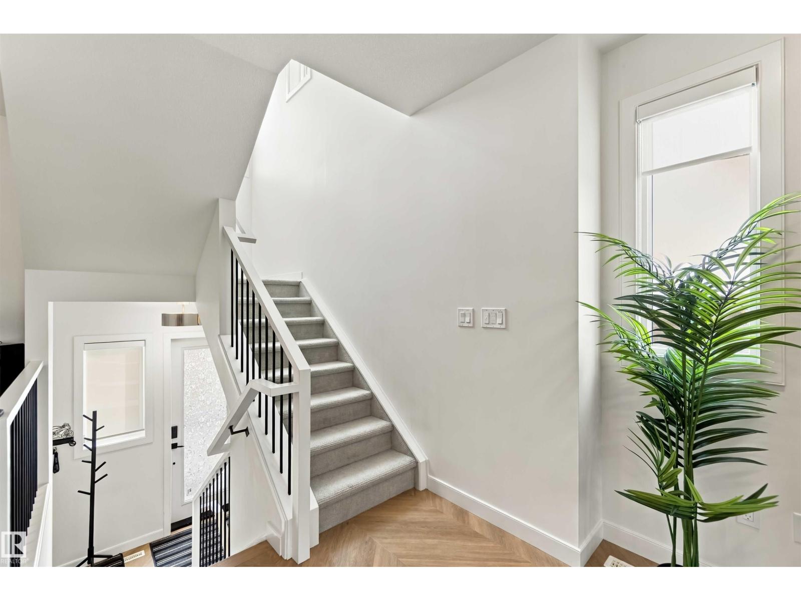 4204 Hawthorn Ro Sw Property Photo 2