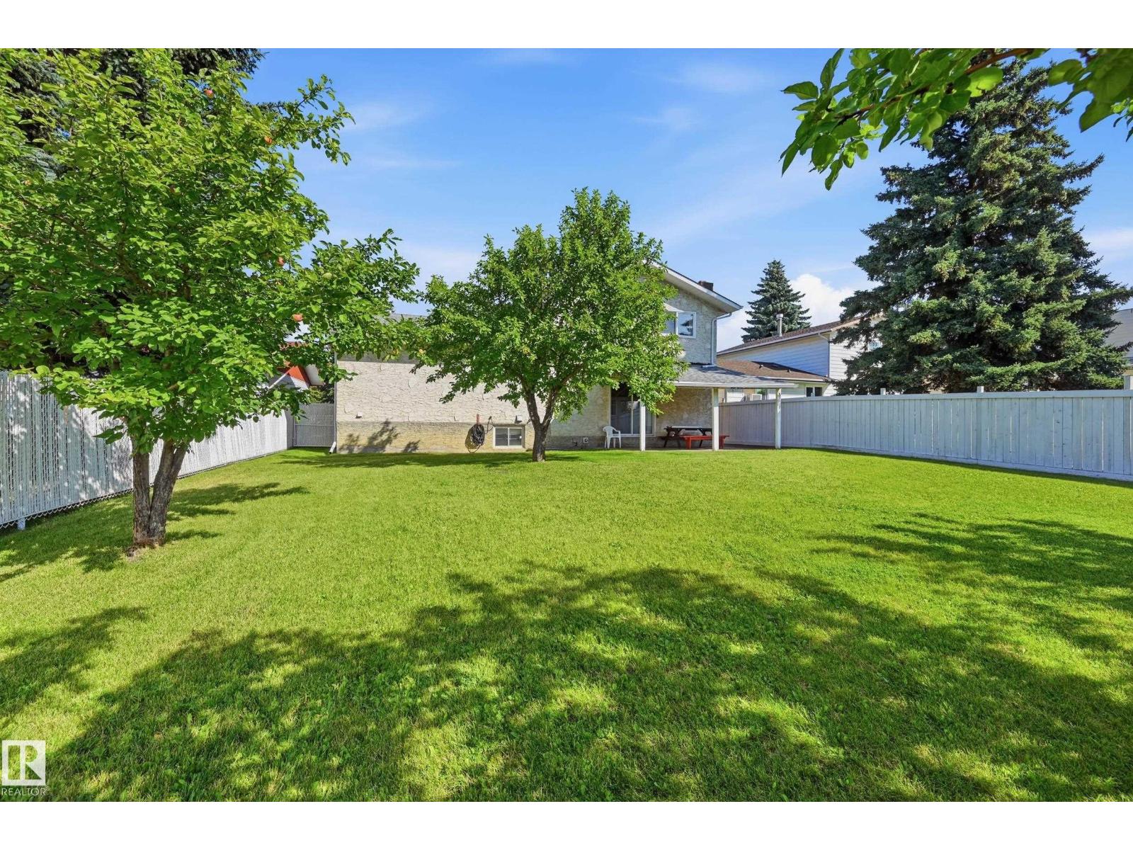 8119 24 Av Nw Property Photo 2