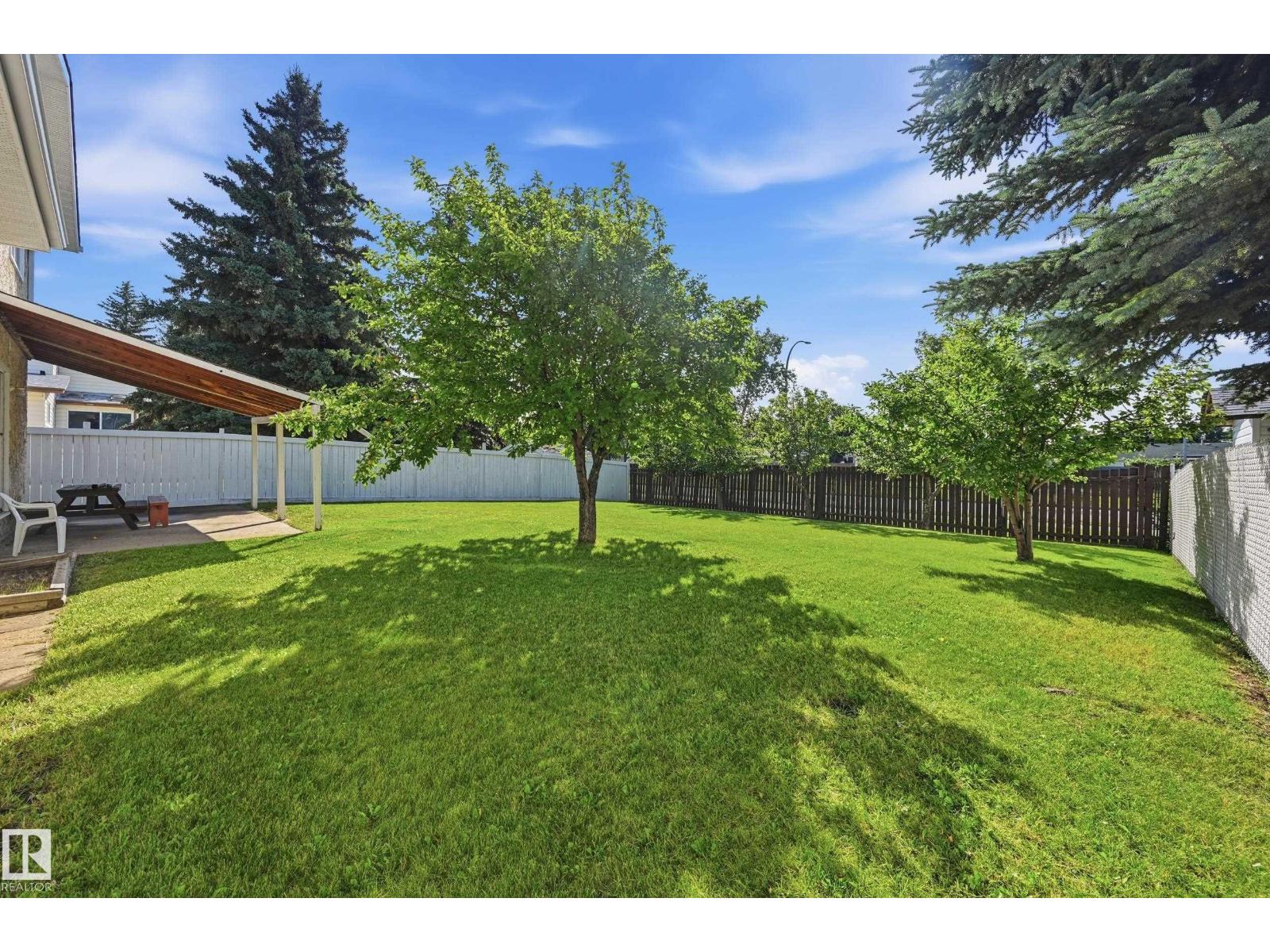 8119 24 Av Nw Property Photo 3