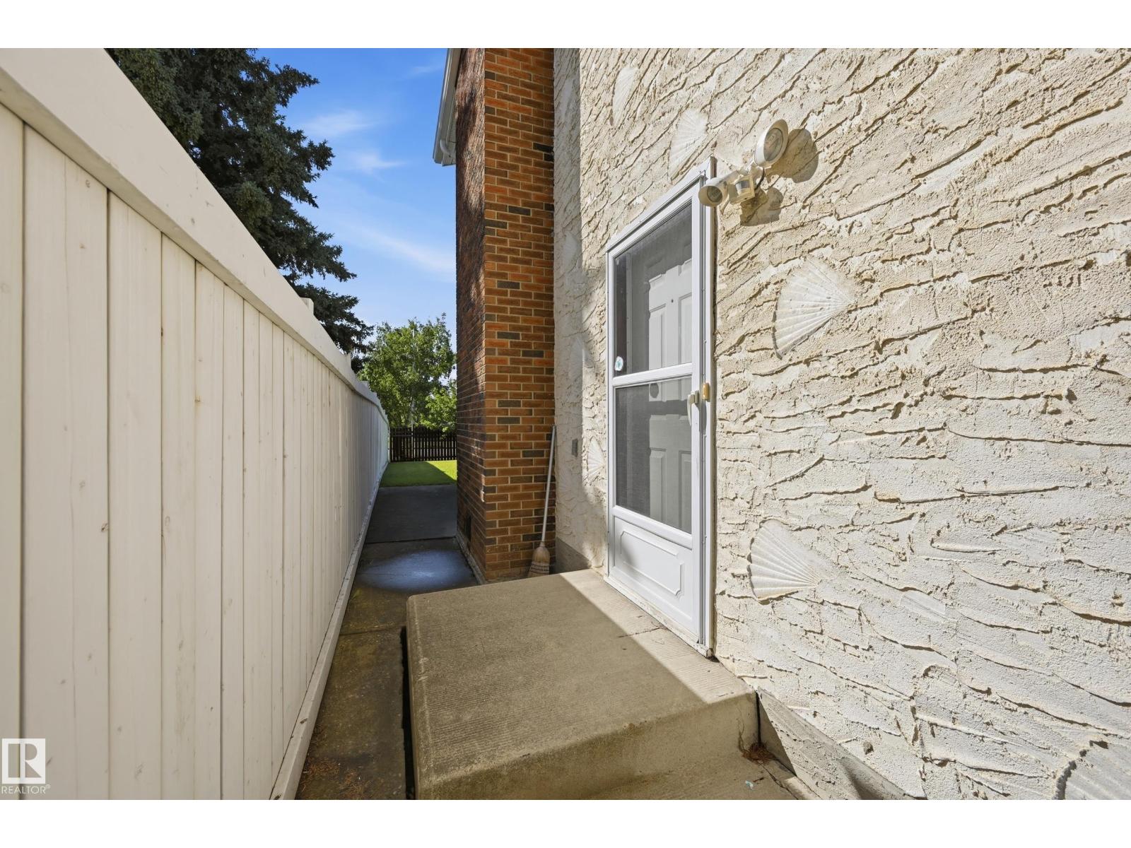 8119 24 Av Nw Property Photo 19