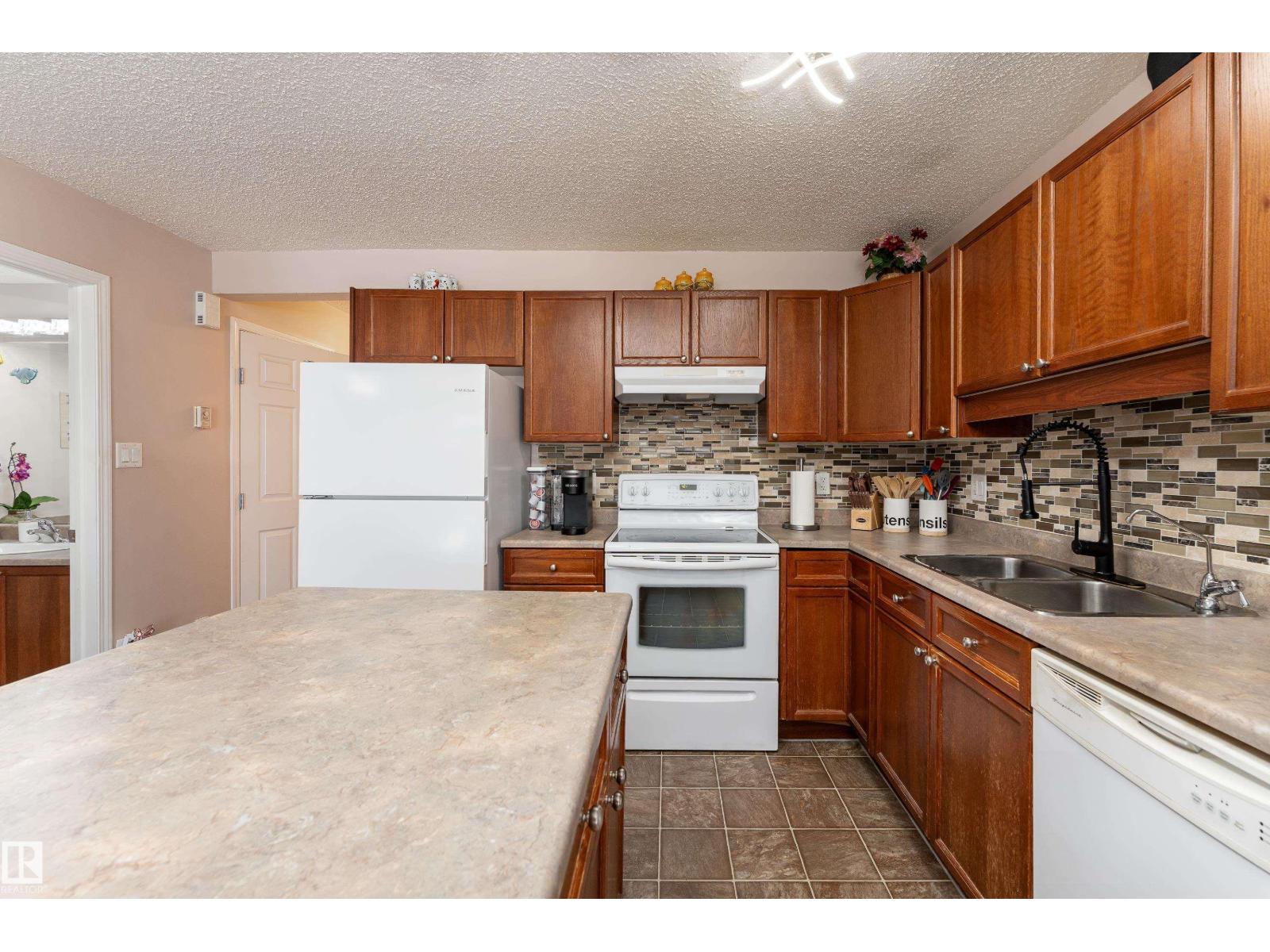 2309 27 Av Nw Property Photo 3