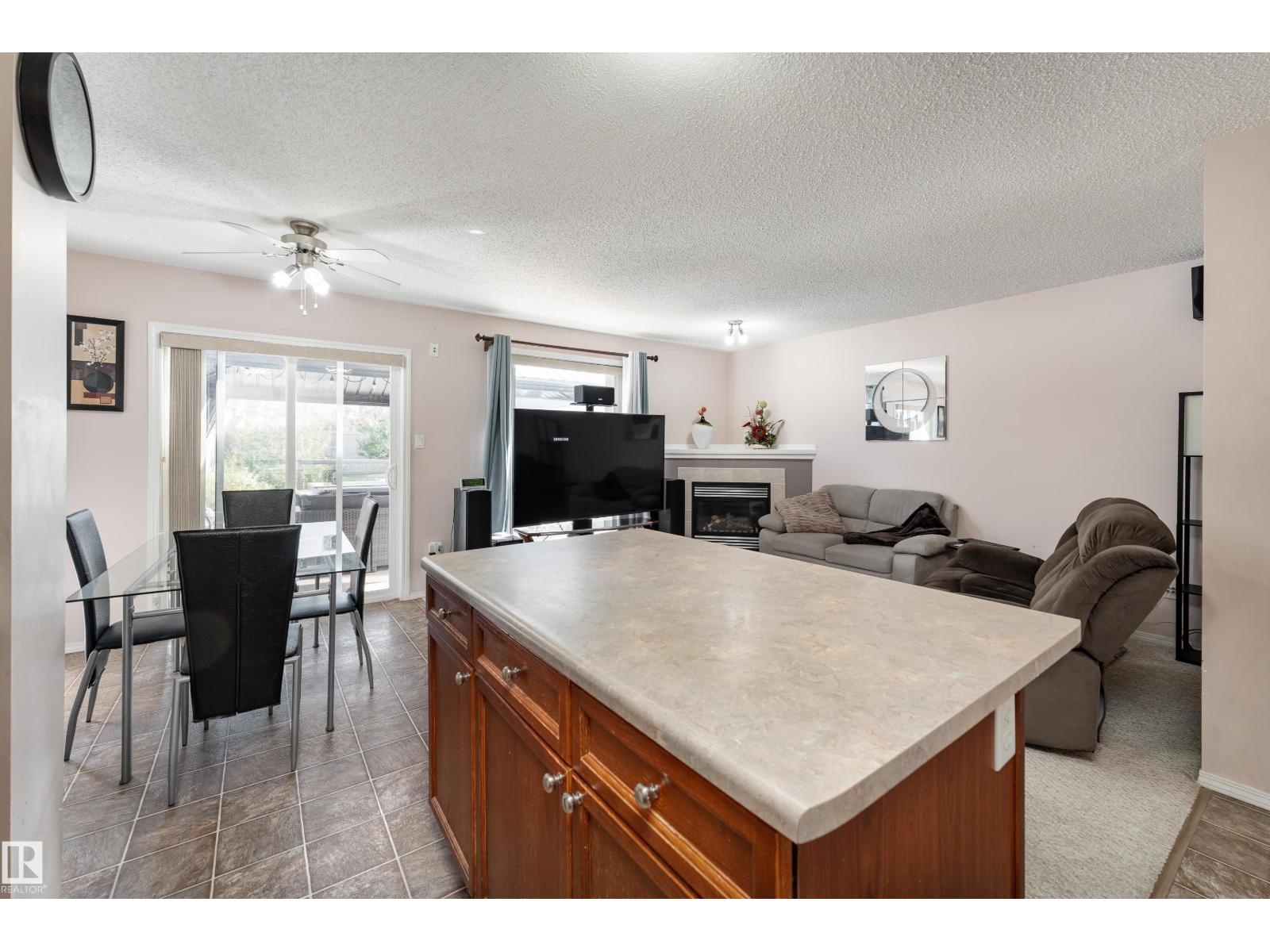 2309 27 Av Nw Property Photo 4