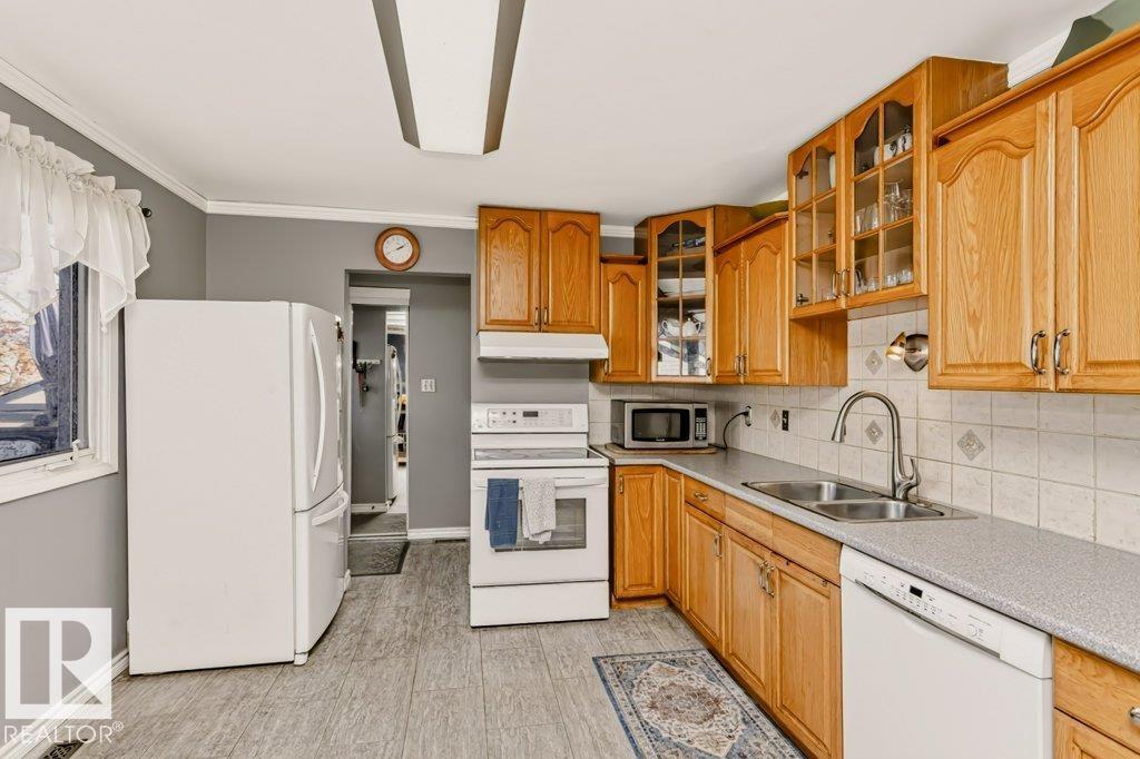 9610 93 Av Property Photo 7