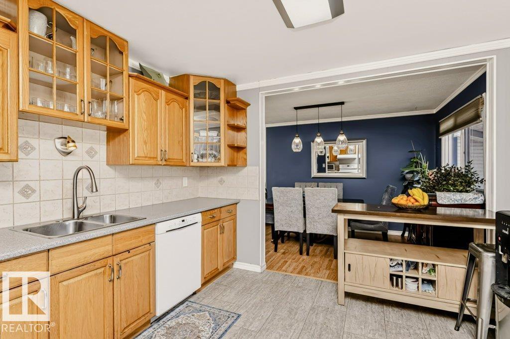 9610 93 Av Property Photo 8