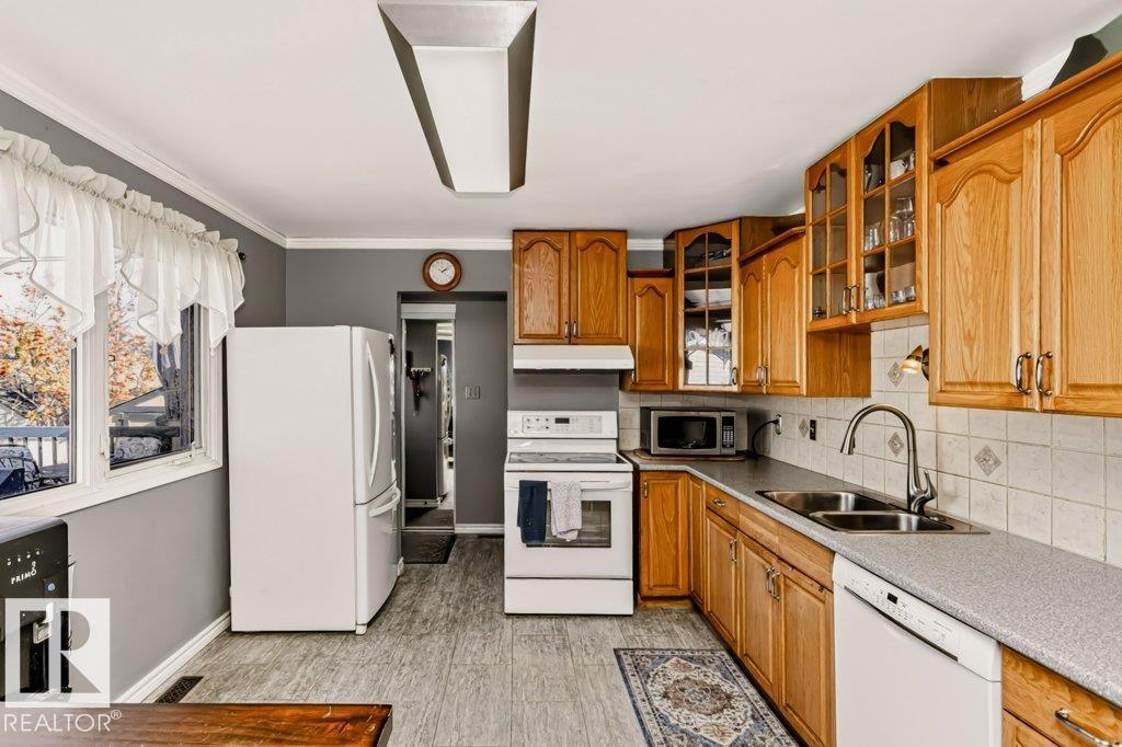 9610 93 Av Property Photo 21