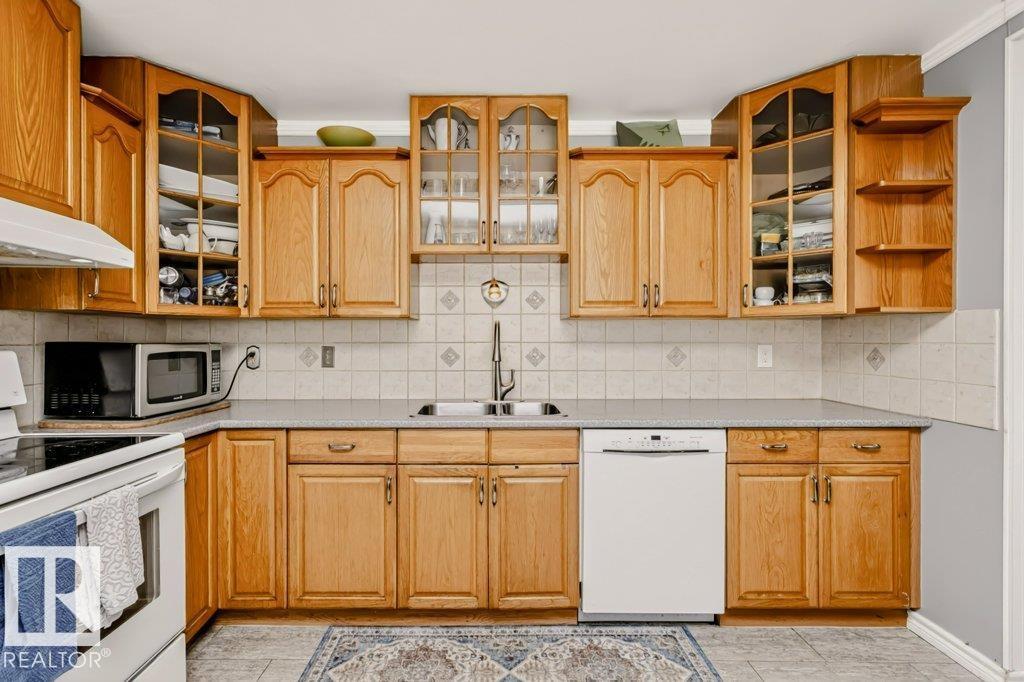 9610 93 Av Property Photo 22