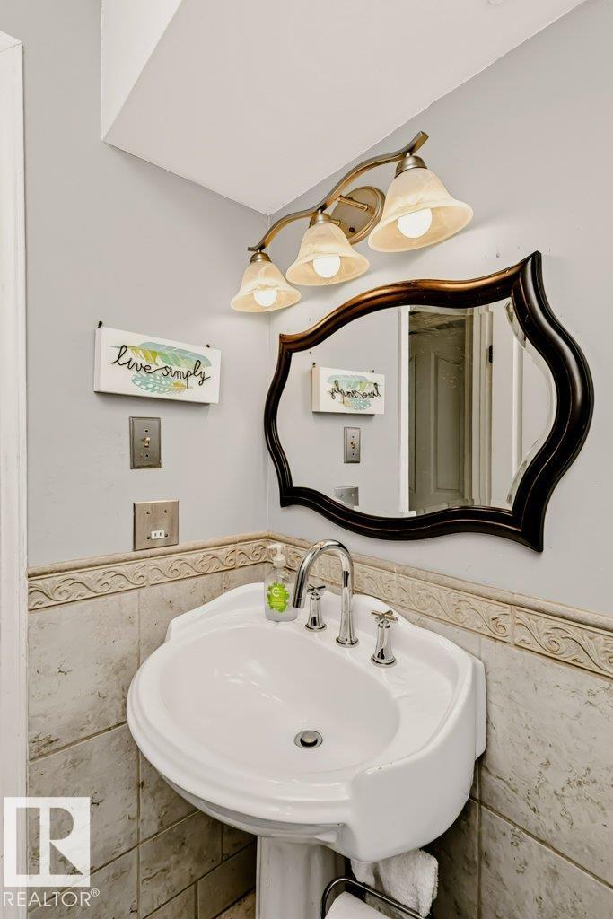 9610 93 Av Property Photo 63