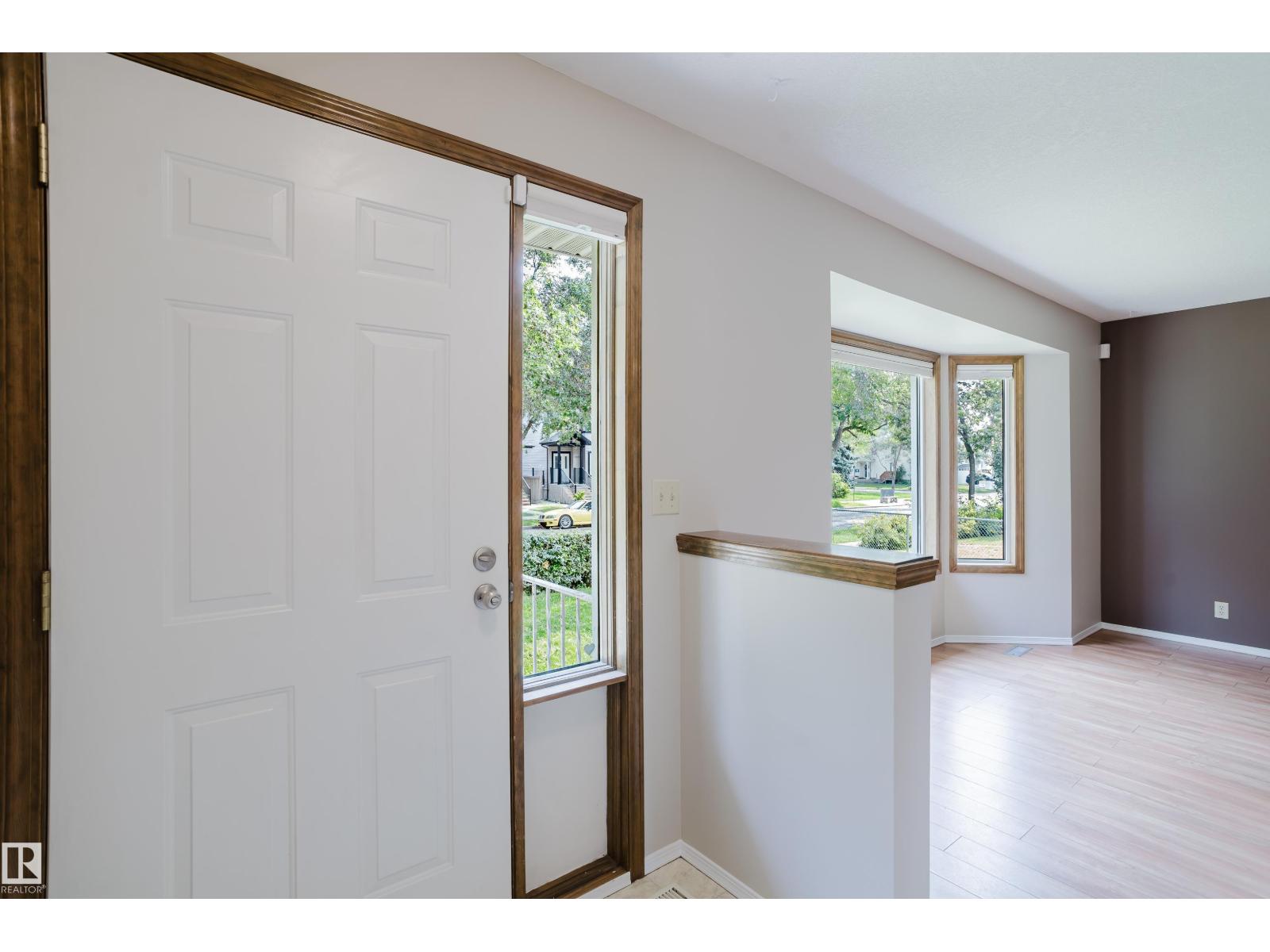 9220 92 St Nw Property Photo 3