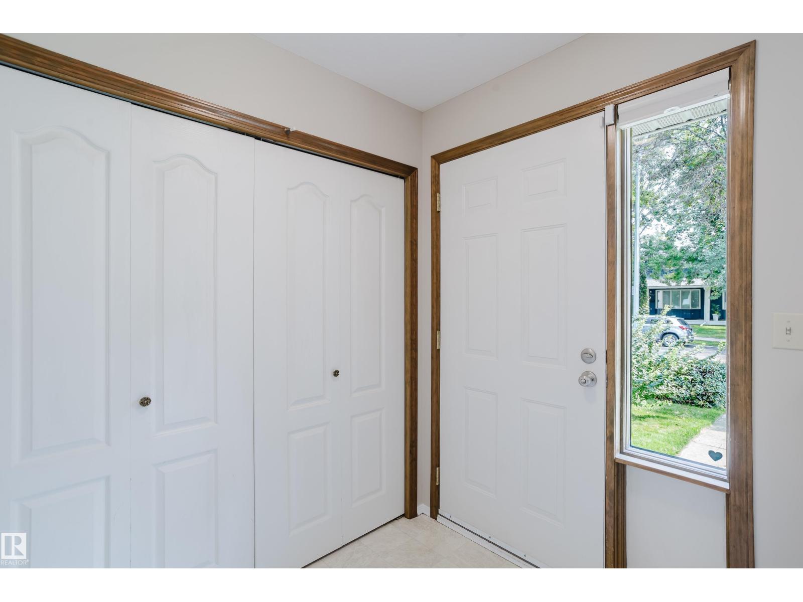 9220 92 St Nw Property Photo 4