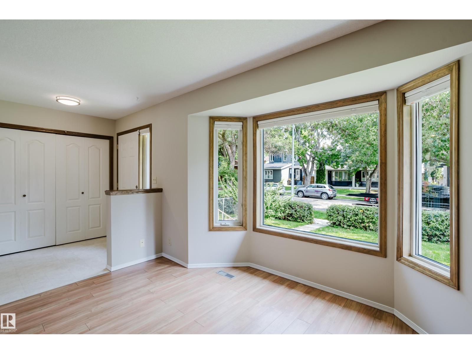 9220 92 St Nw Property Photo 6