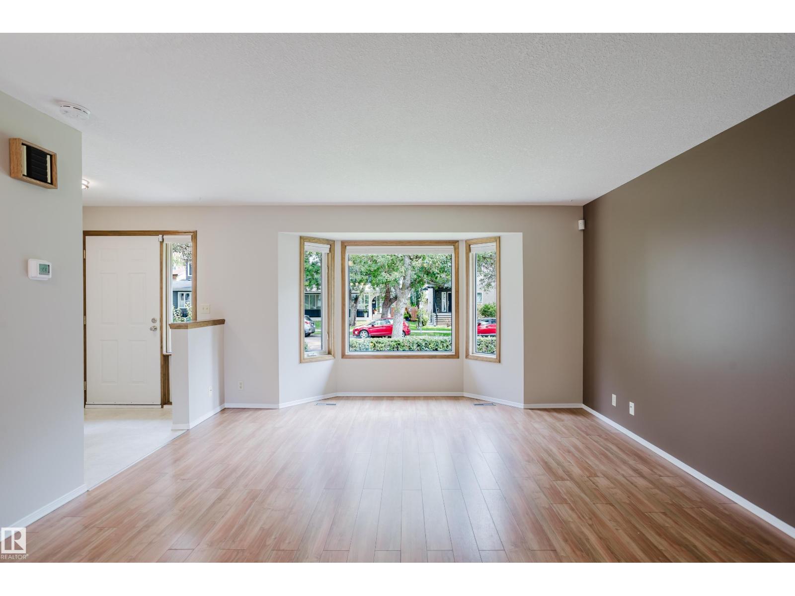 9220 92 St Nw Property Photo 8