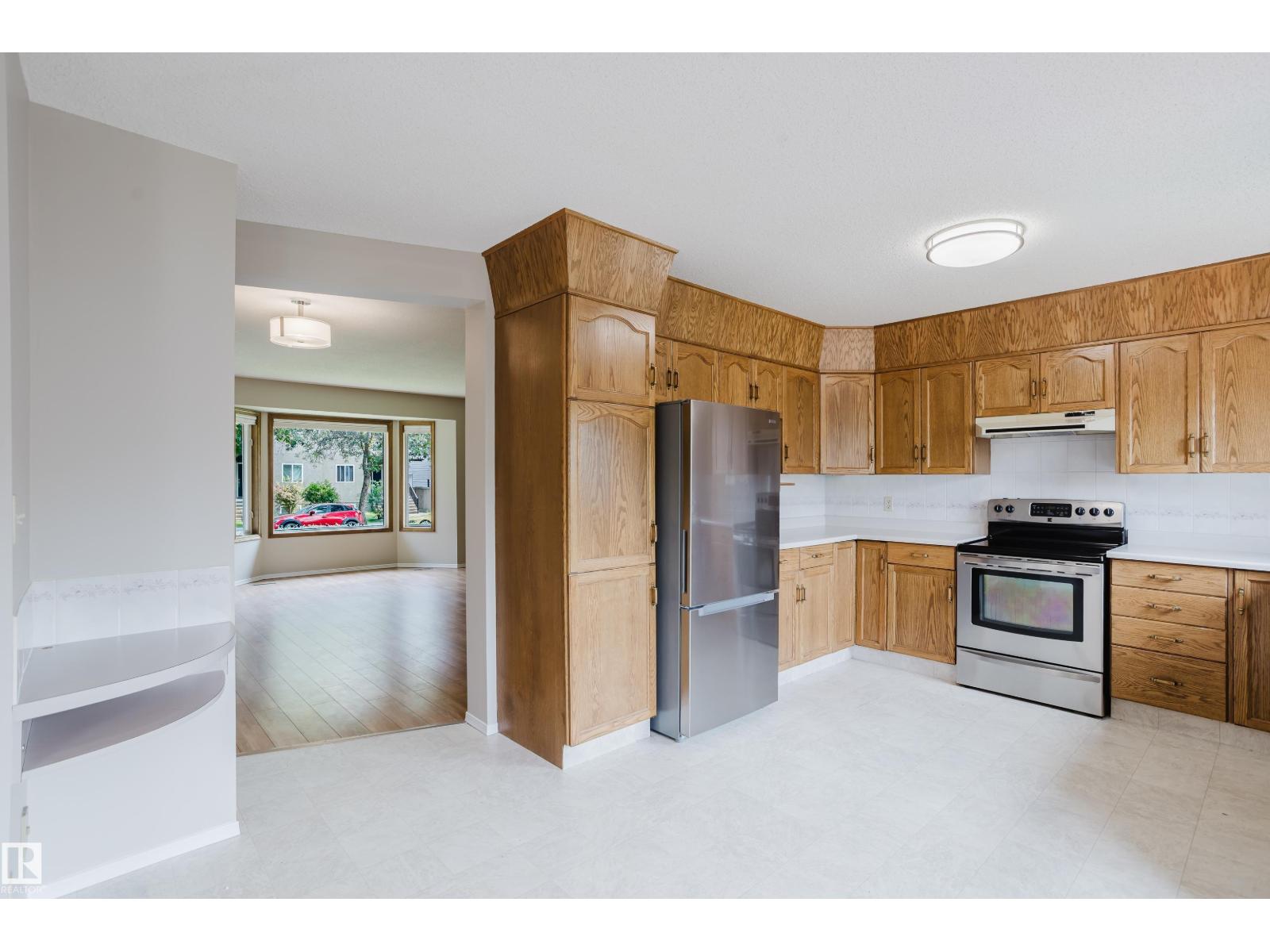 9220 92 St Nw Property Photo 9