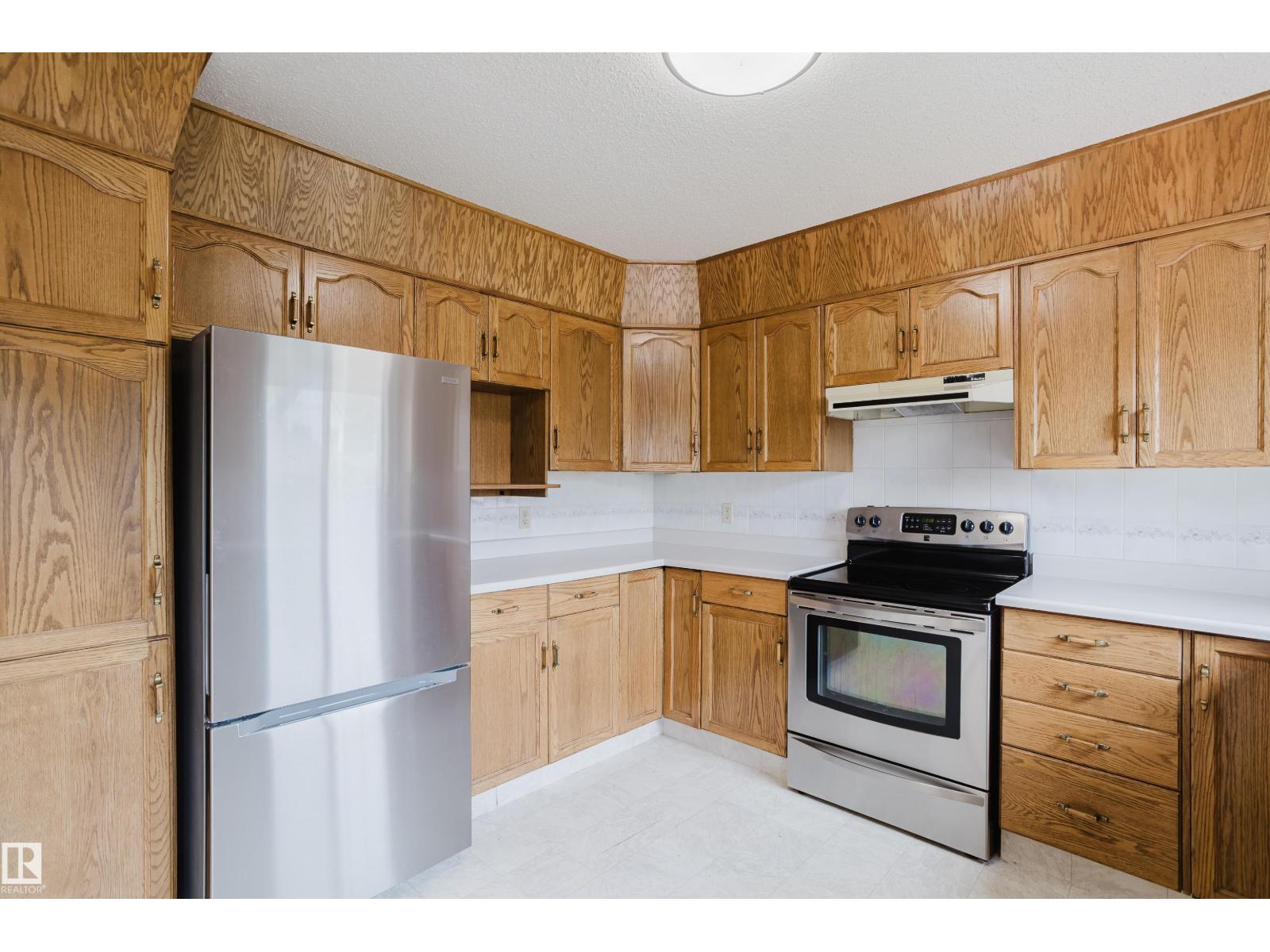 9220 92 St Nw Property Photo 10