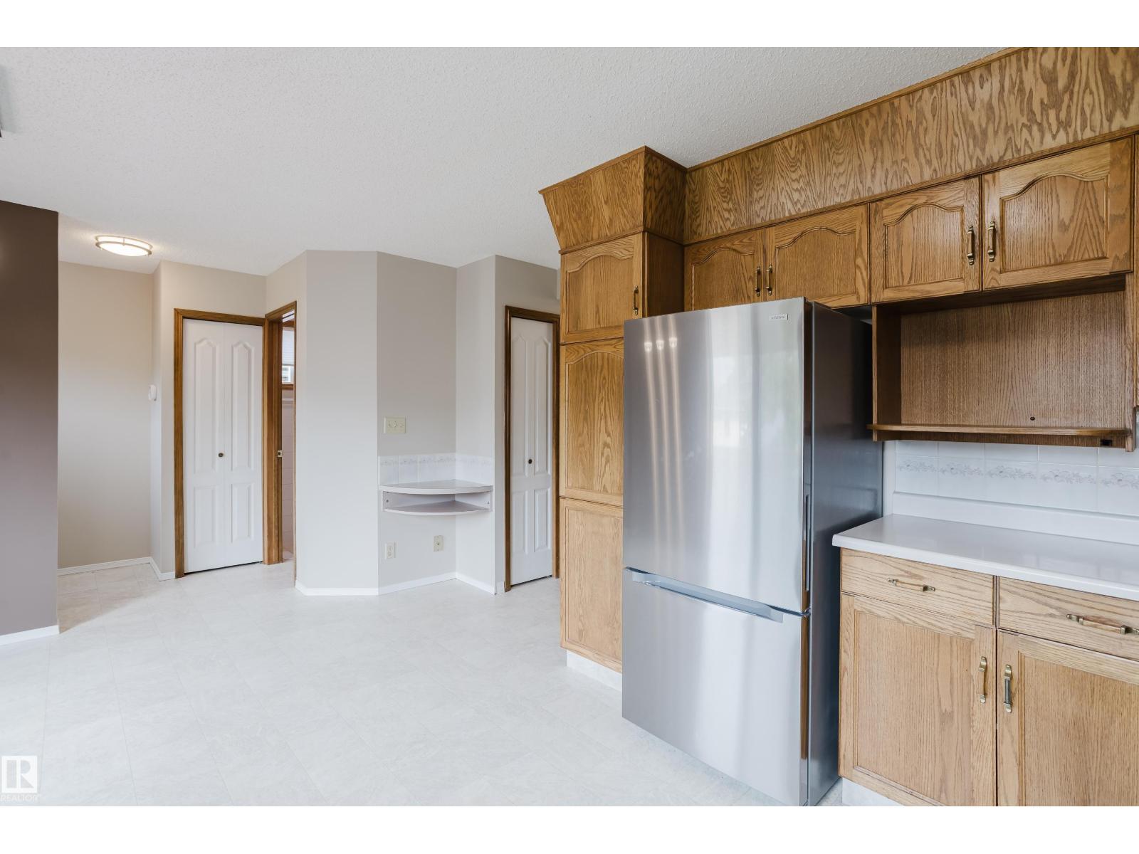 9220 92 St Nw Property Photo 11