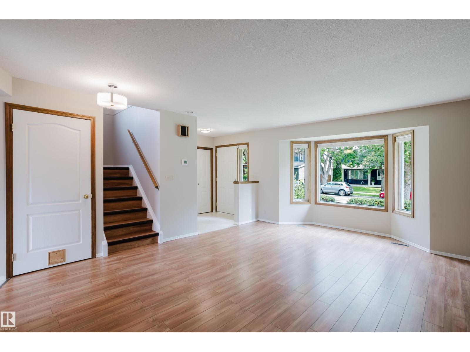 9220 92 St Nw Property Photo 15