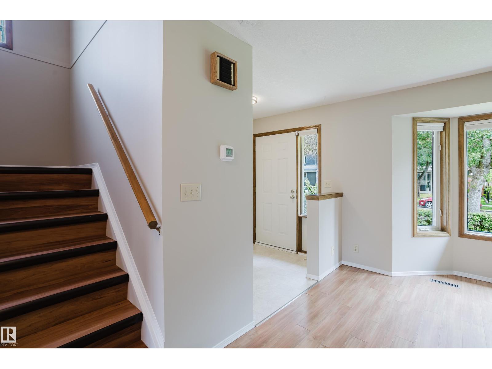 9220 92 St Nw Property Photo 16