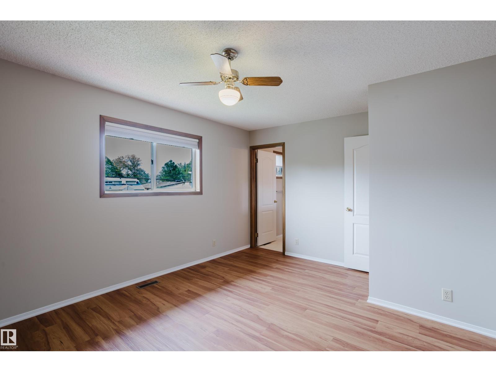 9220 92 St Nw Property Photo 21