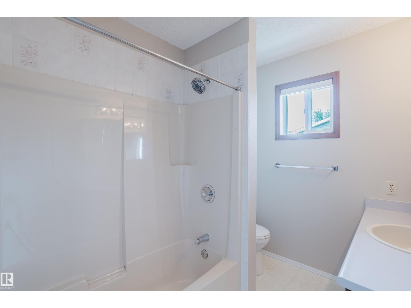 9220 92 St Nw Property Photo 22