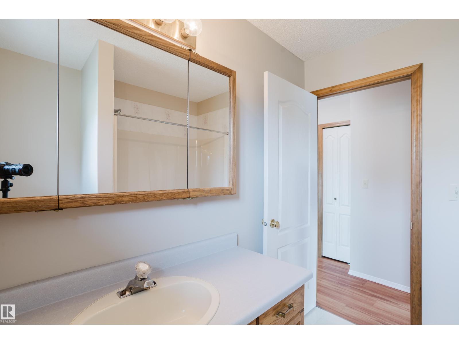 9220 92 St Nw Property Photo 23