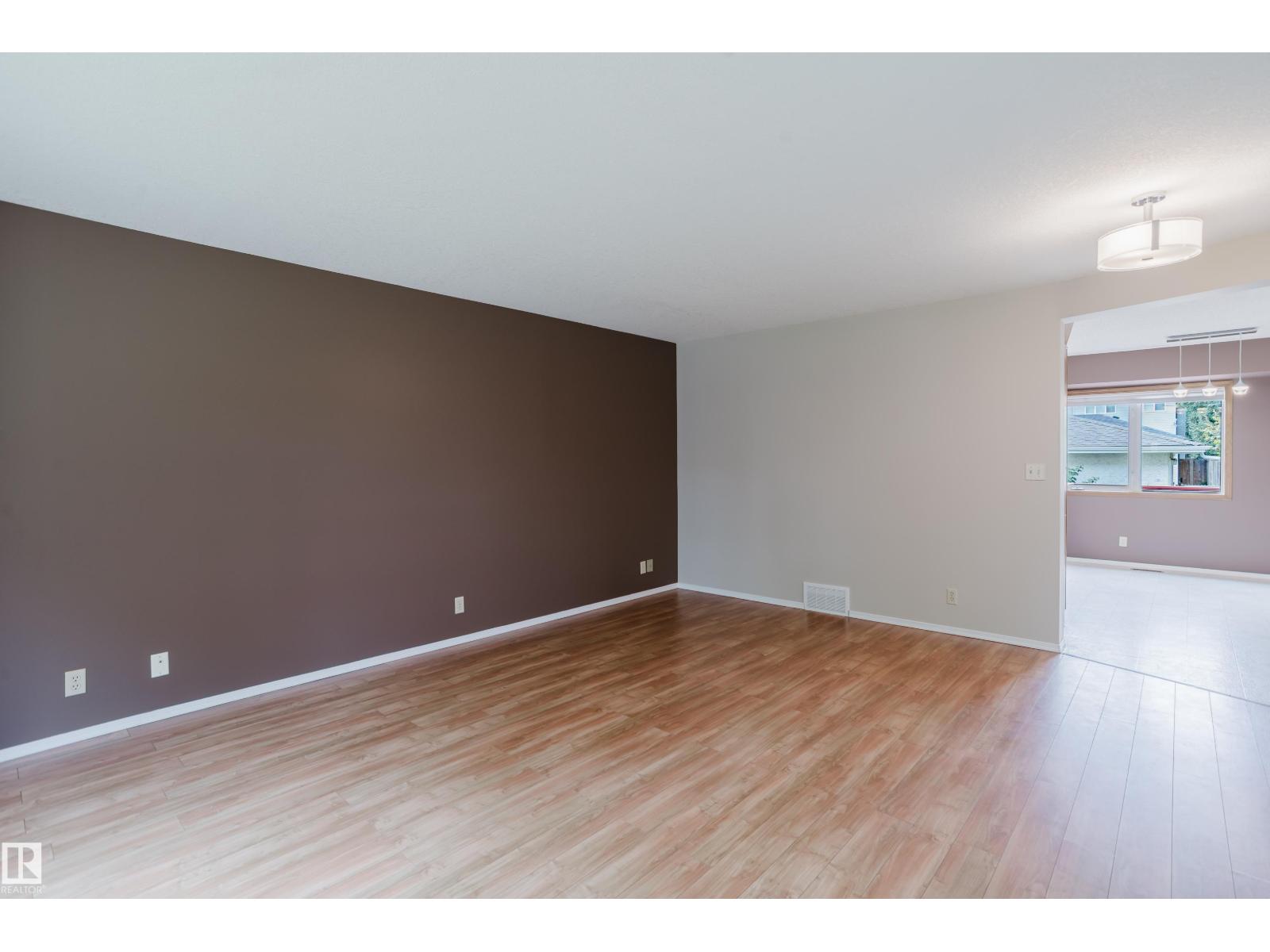 9220 92 St Nw Property Photo 24