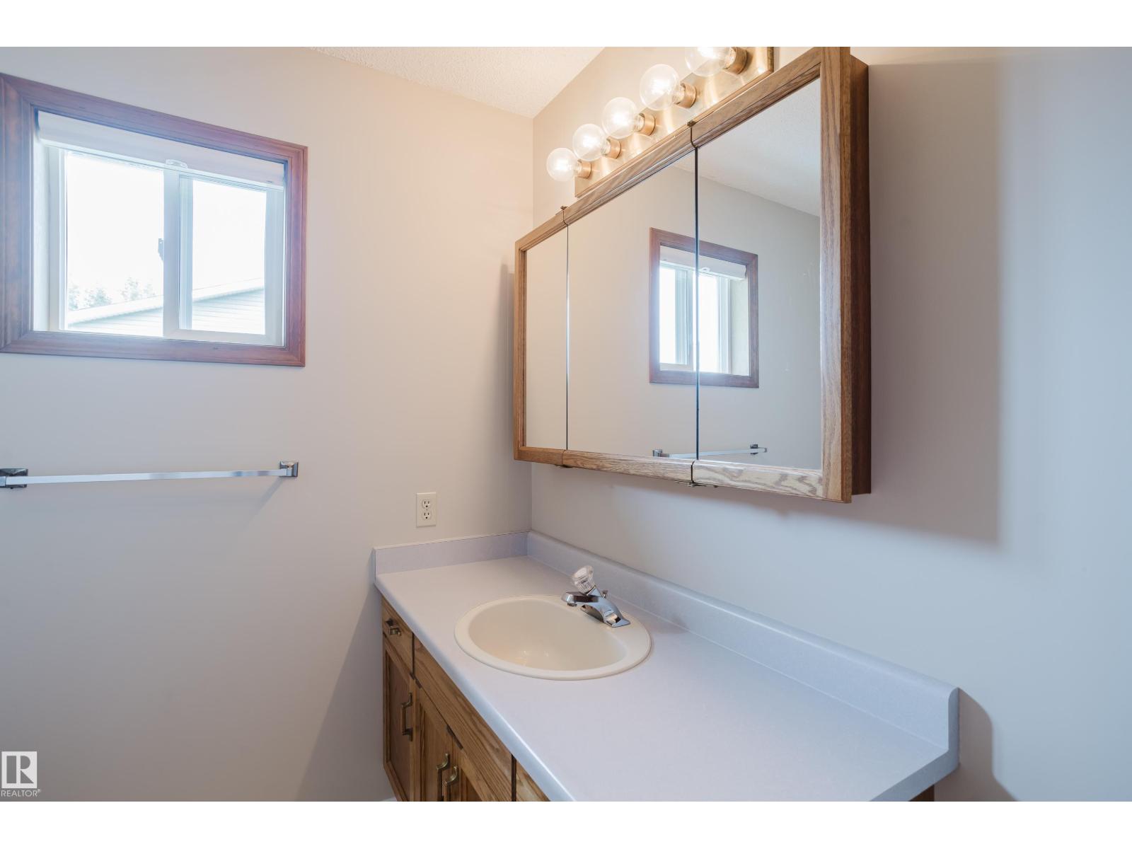 9220 92 St Nw Property Photo 29