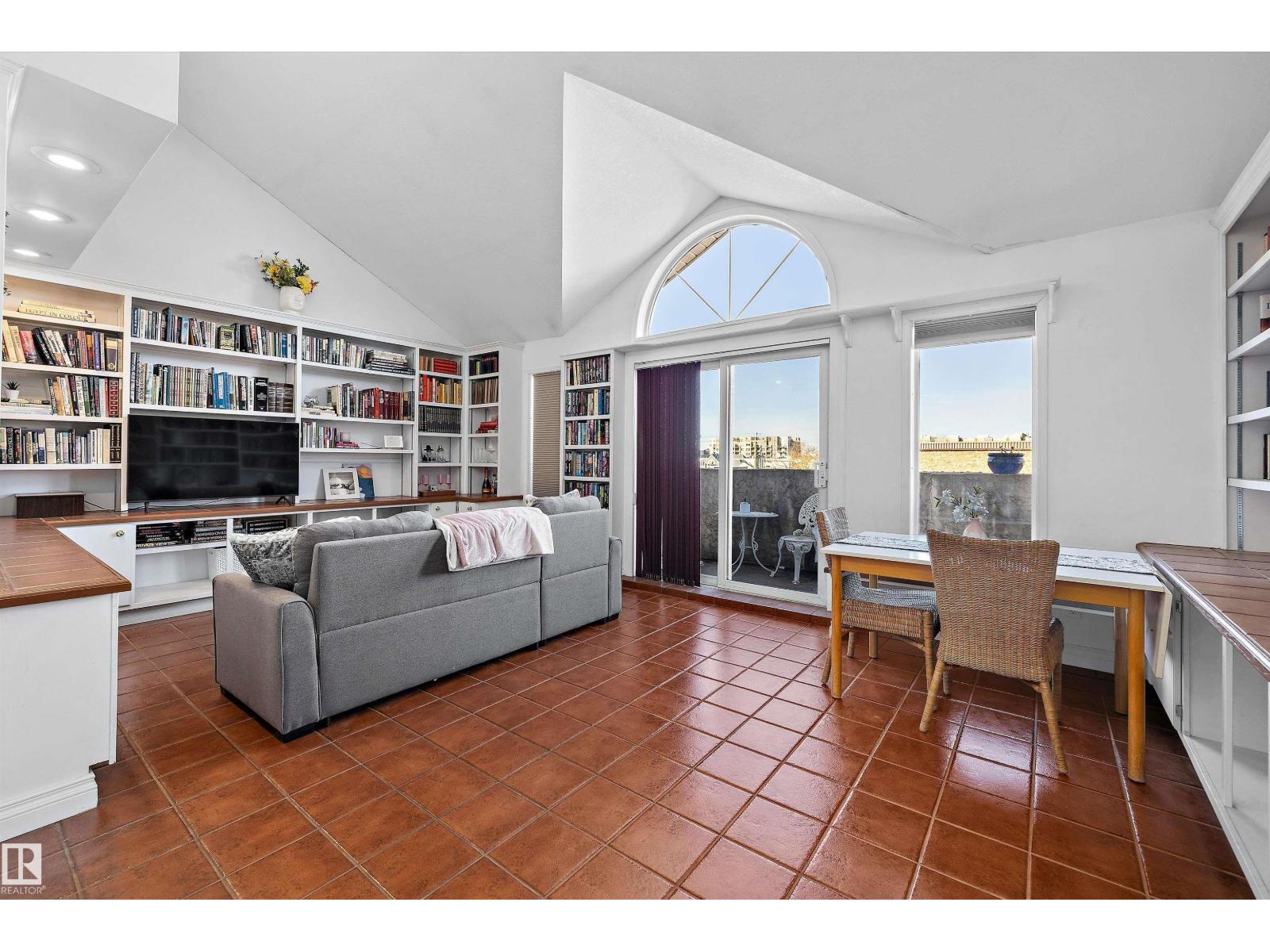 #304 11316 103 Av Nw Property Photo 1