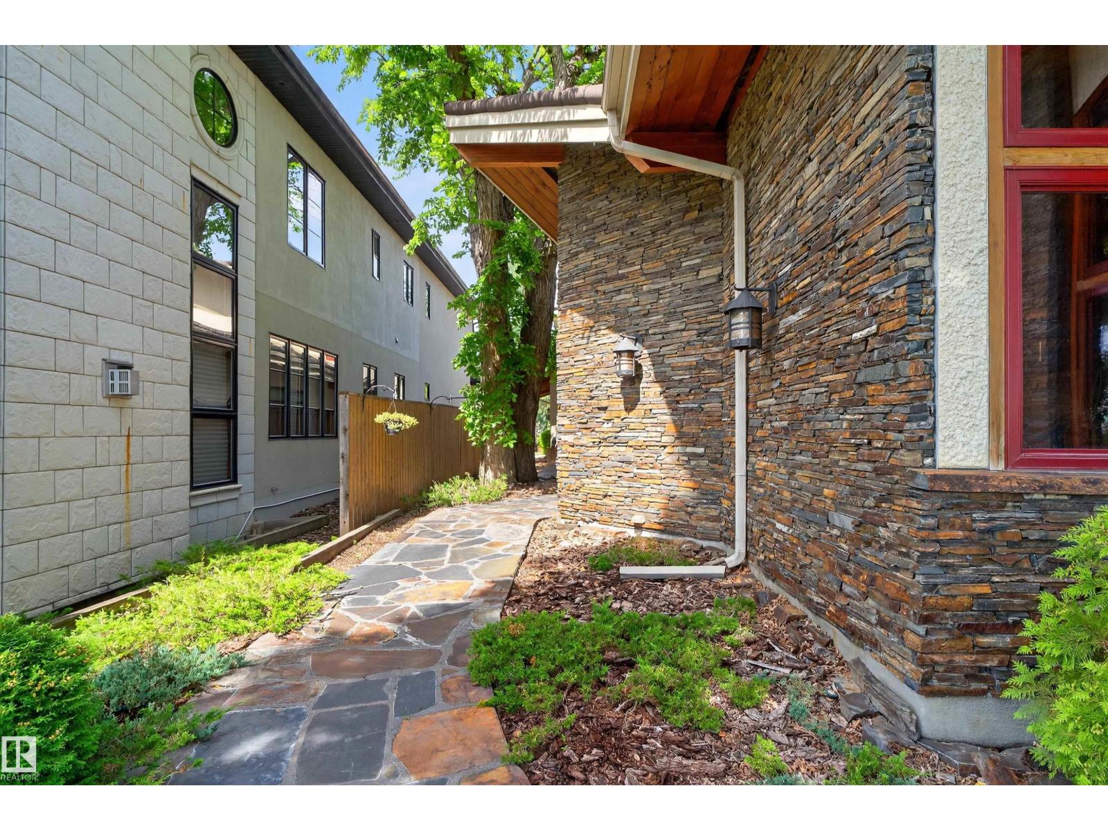 12 Wellington Cr Nw Property Photo 6