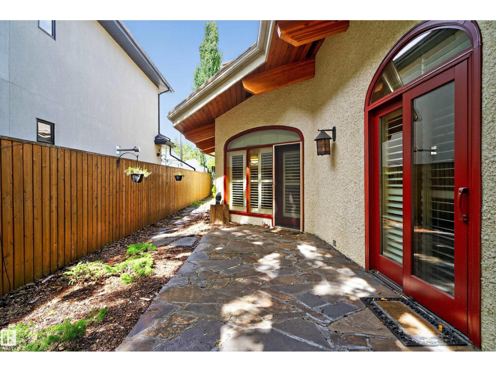 12 Wellington Cr Nw Property Photo 8