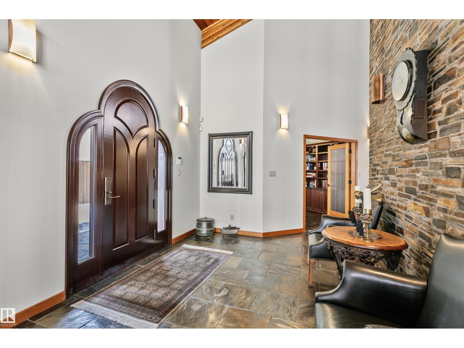12 Wellington Cr Nw Property Photo 9